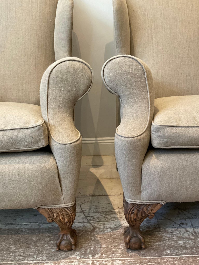 British Pair of Large 1920s English Wing Back Chairs Upholstered in Neutral Linen For Sale