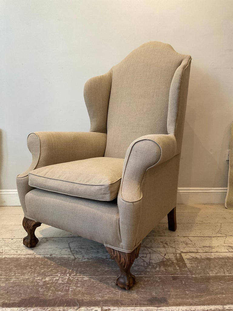 Pair of Large 1920s English Wing Back Chairs Upholstered in Neutral Linen In Good Condition For Sale In London, GB