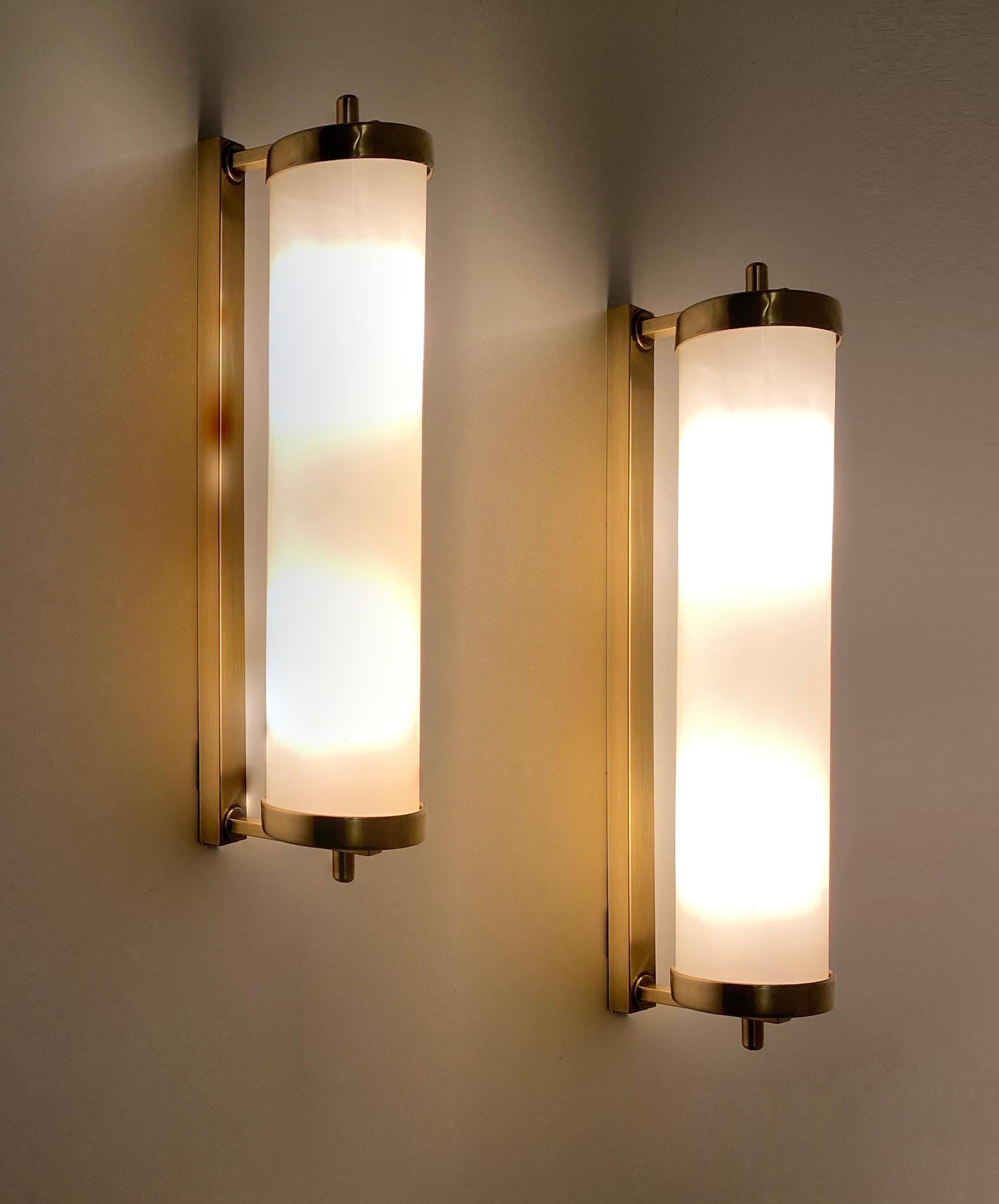 Pair of Large 1930s Art Deco Bauhaus Sconces, Brass and Glass In Good Condition For Sale In Bremen, DE