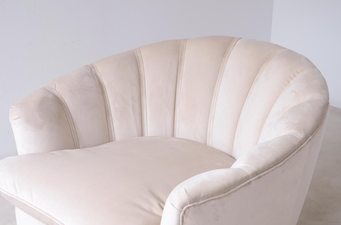 20th Century Pair of large 1930's shell-shaped armchairs For Sale
