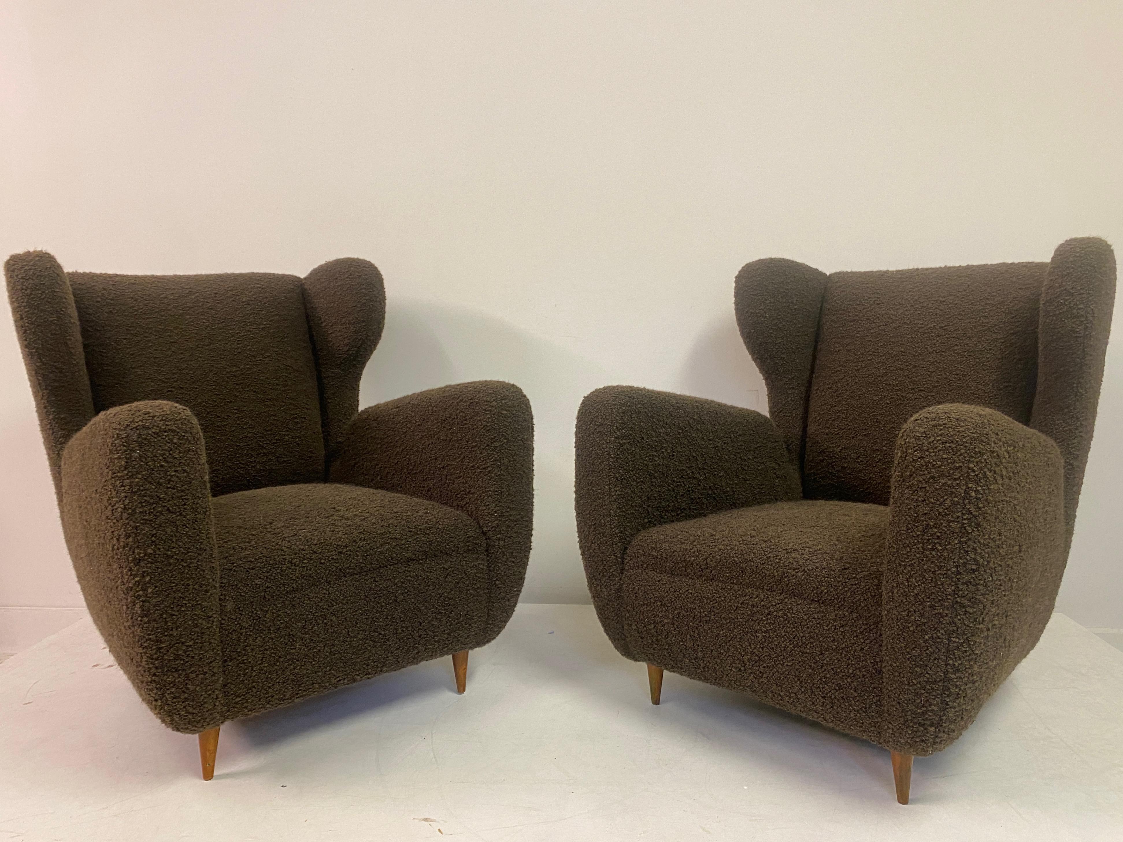 Pair of Large 1950s Italian Armchairs in Chocolate Bouclé In Good Condition For Sale In London, London