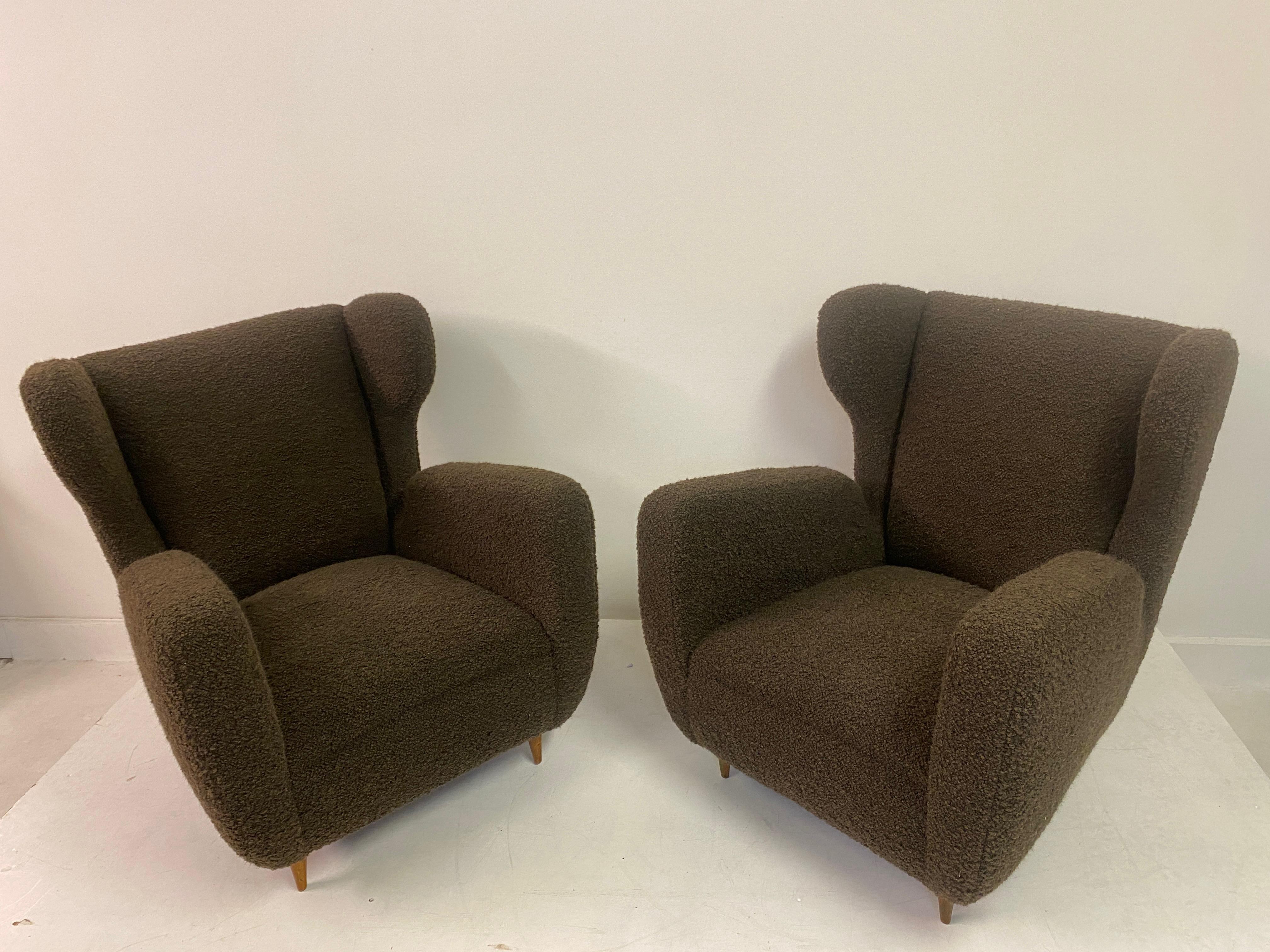 20th Century Pair of Large 1950s Italian Armchairs in Chocolate Bouclé For Sale