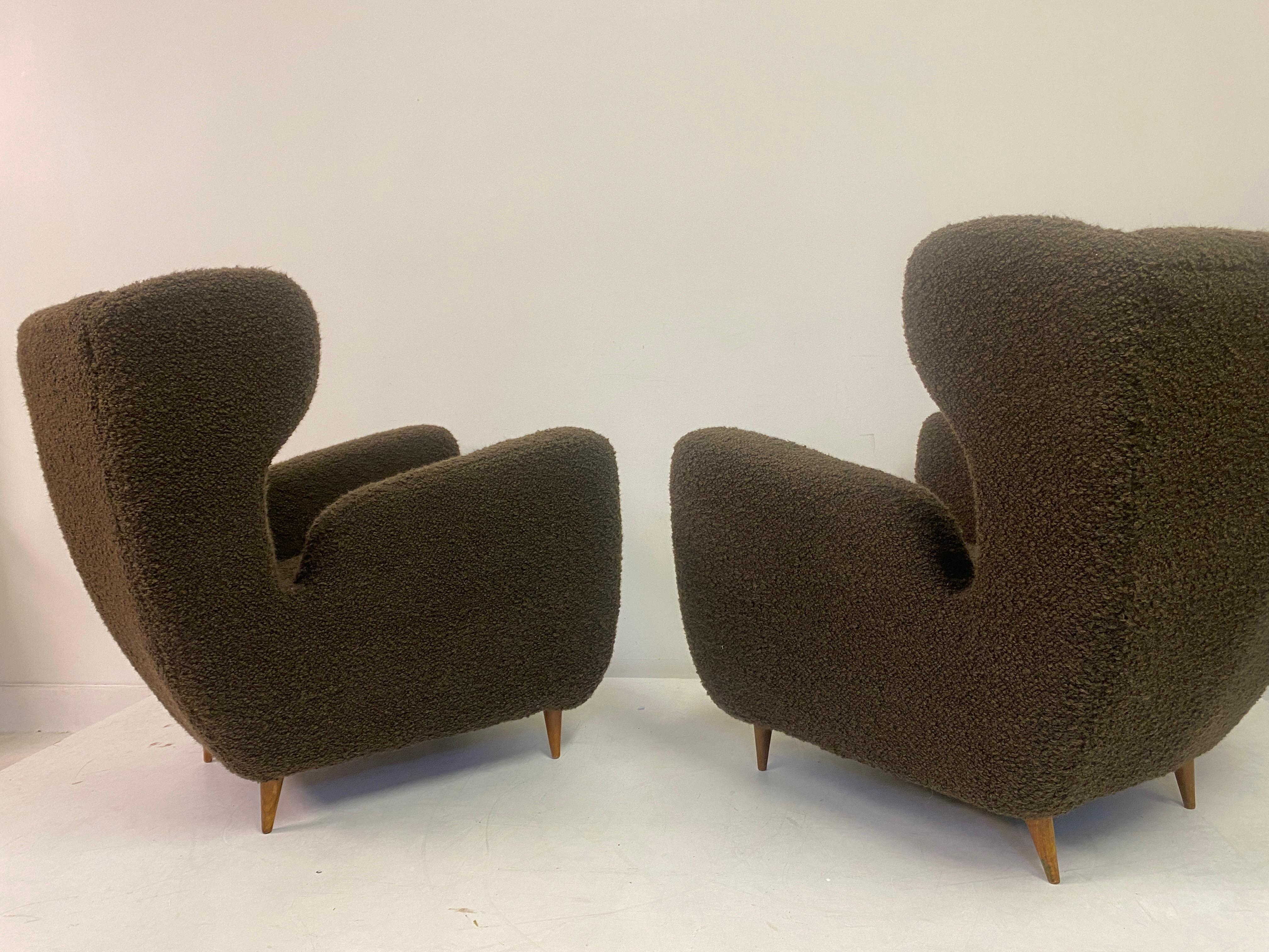 Pair of Large 1950s Italian Armchairs in Chocolate Bouclé For Sale 2