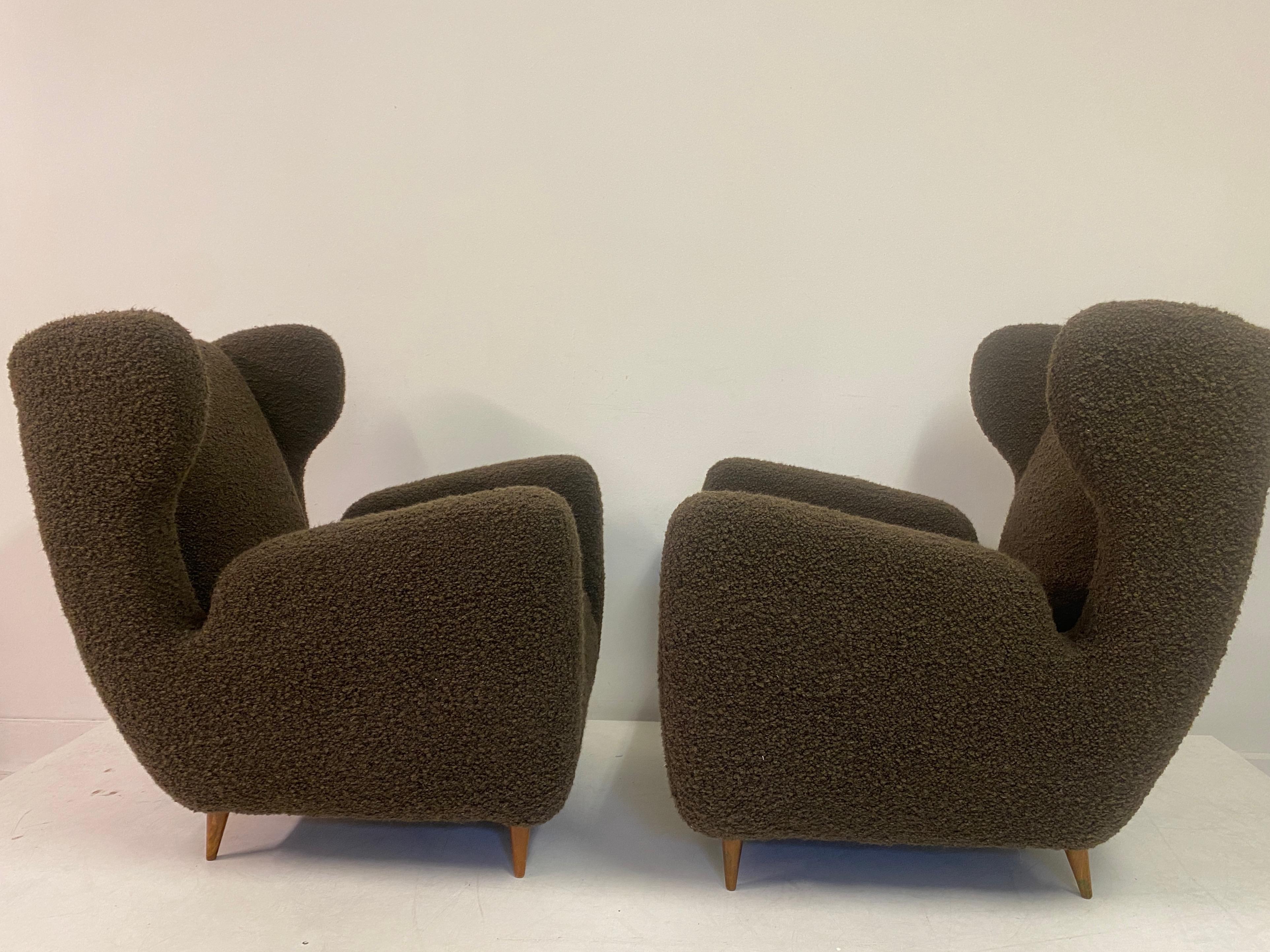 Pair of Large 1950s Italian Armchairs in Chocolate Bouclé For Sale 3