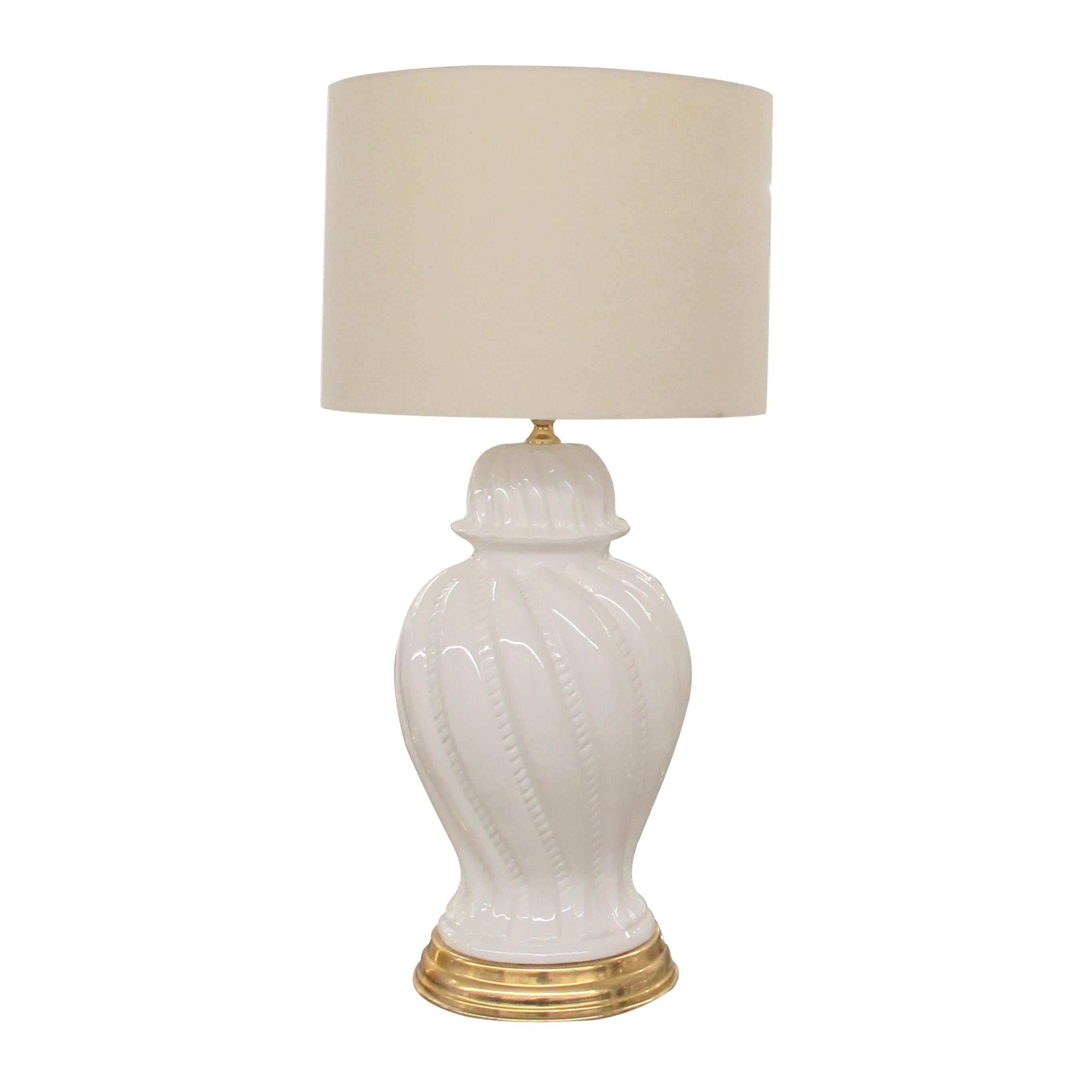 Mid-Century Modern Paire de grandes lampes de table italiennes des années 1950 en céramique émaillée blanche en vente