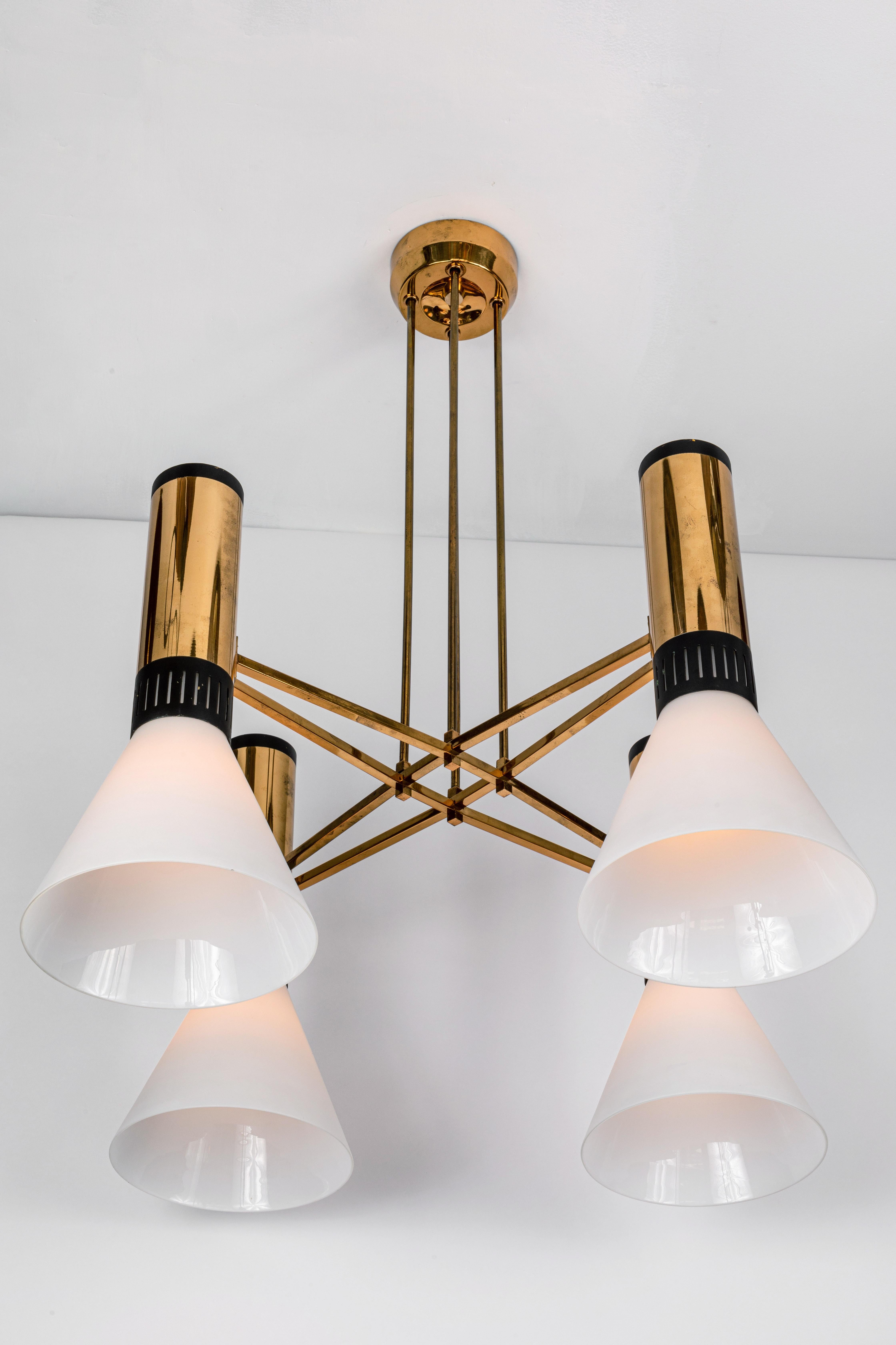 Mid-Century Modern Pair of Large 1950s Stilnovo 4-Cone Model #1174 Chandeliers For Sale