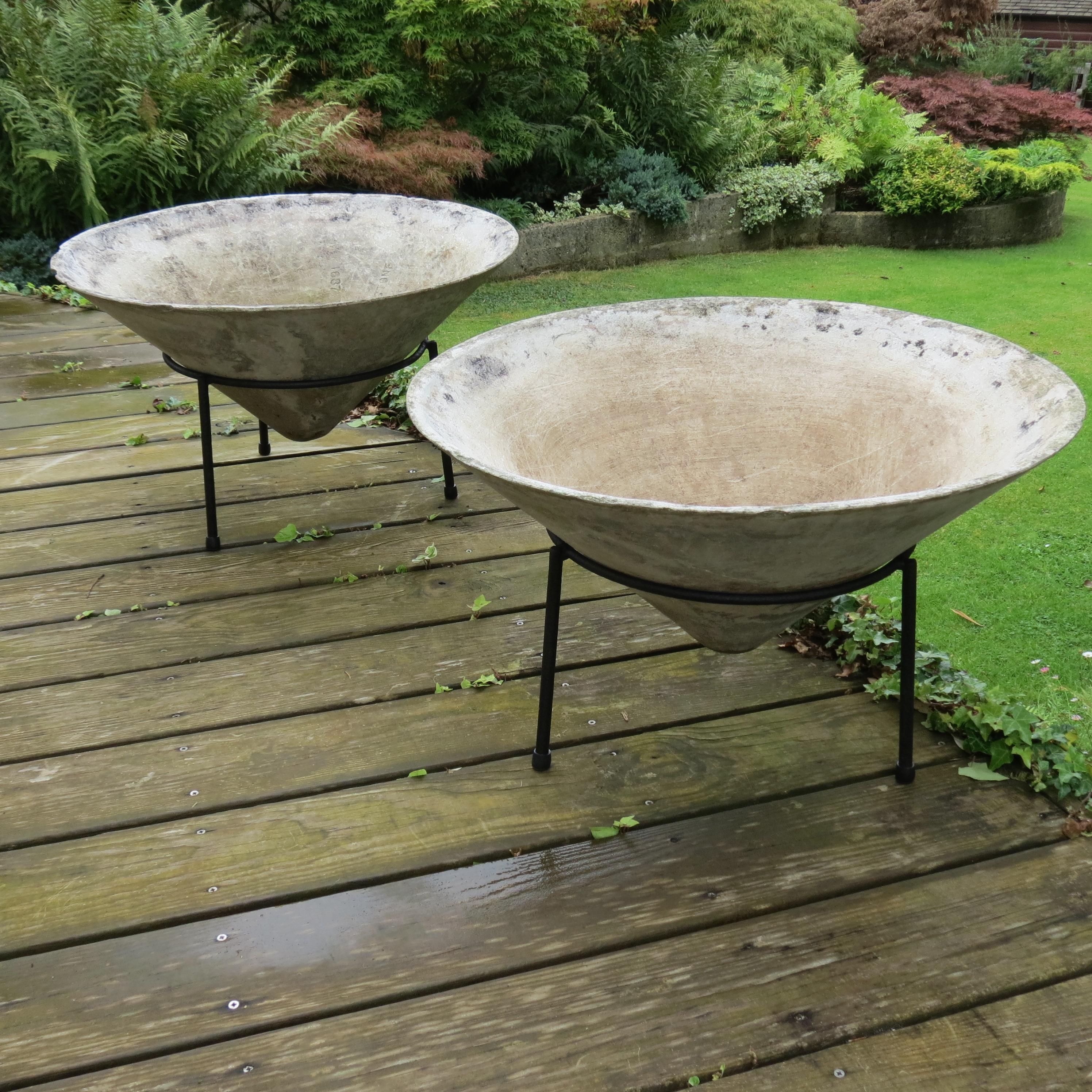 Mid-Century Modern Pair of Large 1960s Conical Concrete Fibre Garden Planters Florastone Willy Guhl