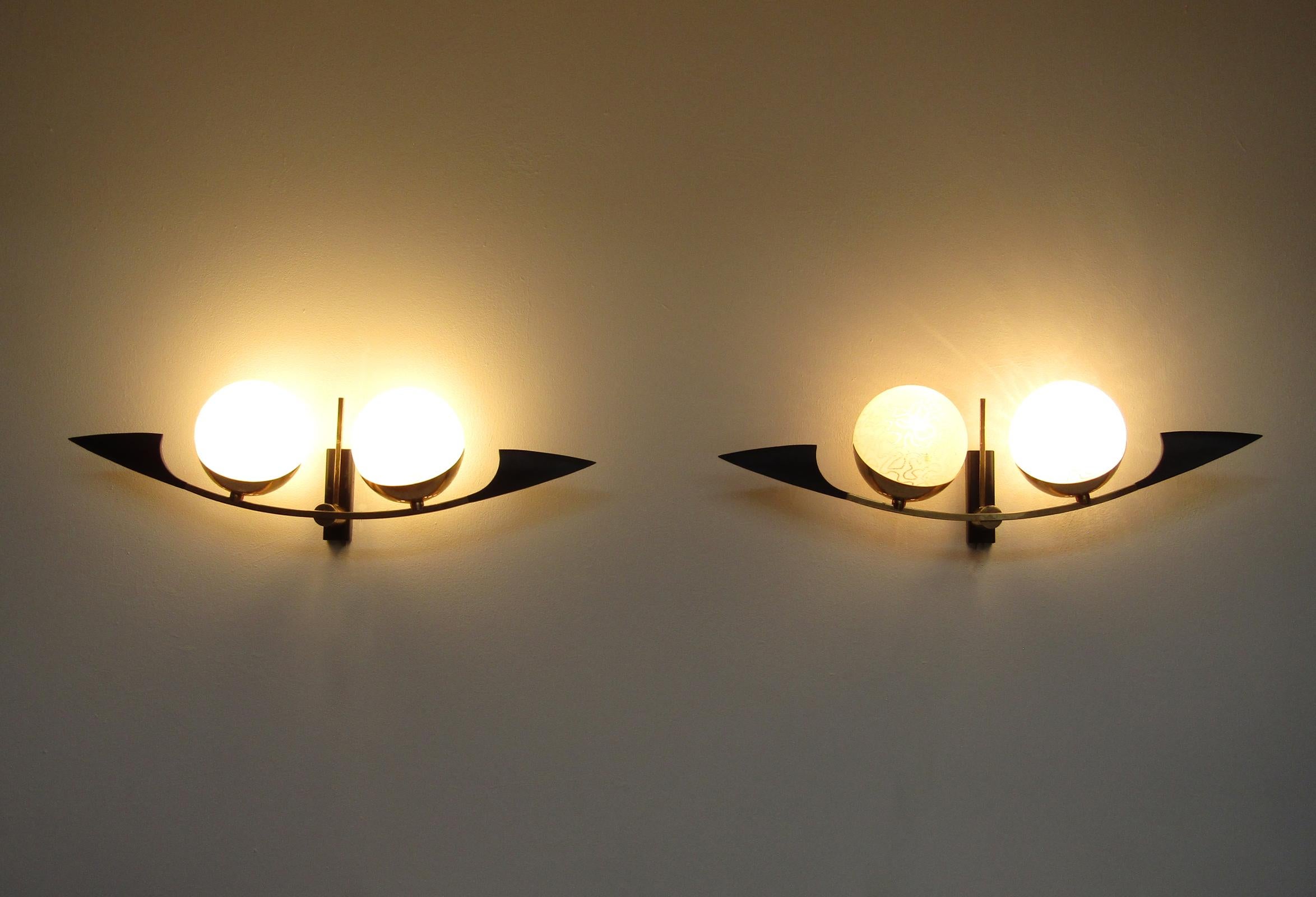 Mid-Century Modern Pair of Large 1960s French Etched Globe Sconces by Maison Arlus, circa 1960 For Sale