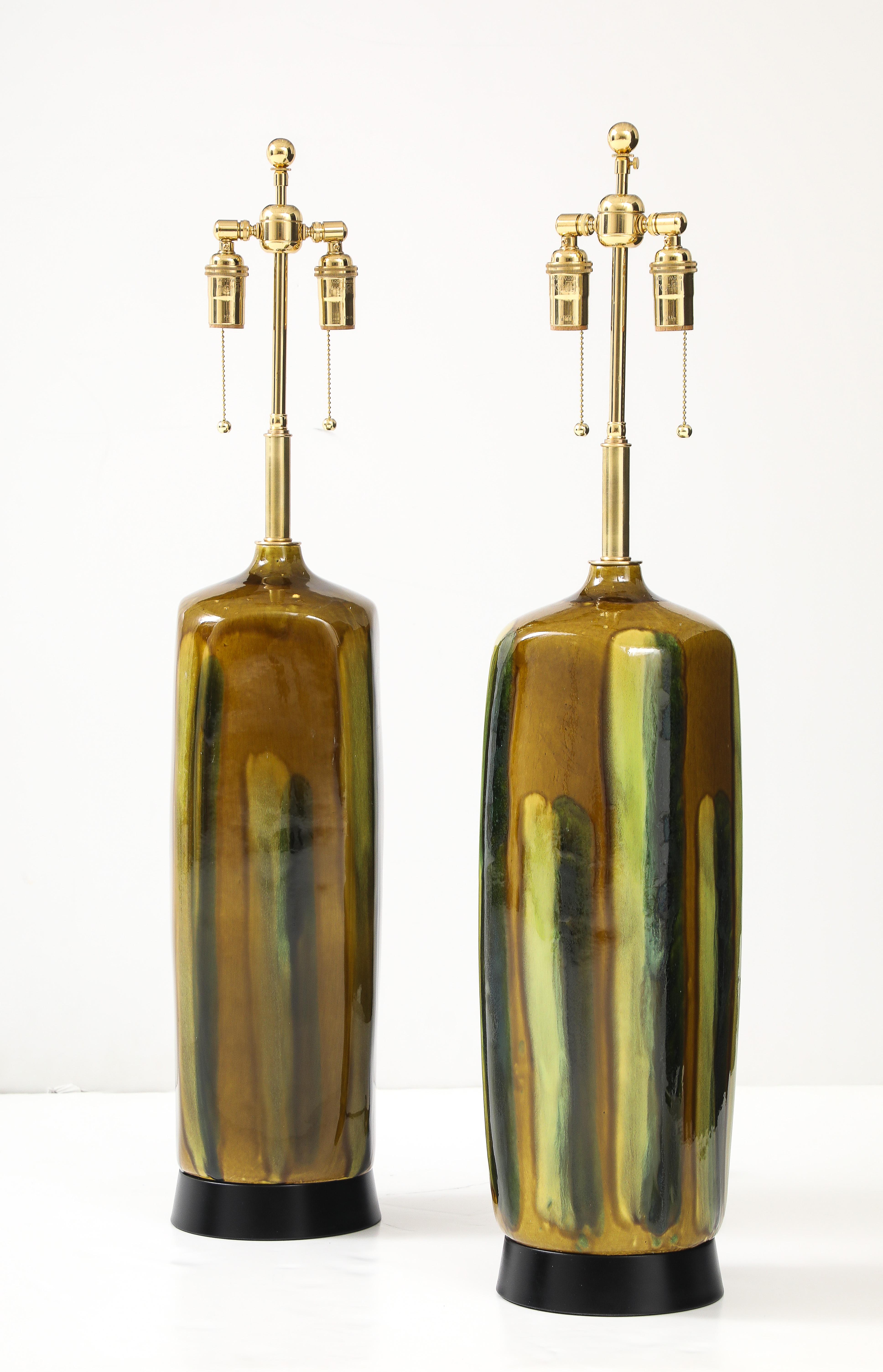 Mid-Century Modern Paire de grandes lampes en céramique émaillée italienne des années 1960. en vente
