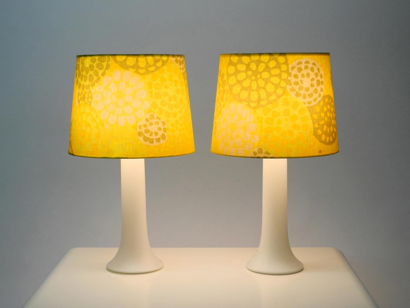 Very rare pair of large 1960s glass table lamps with original Pop Art fabric lampshades by Luxus Vittsjö.
Made in Sweden. Beautiful high quality Scandinavian design. With original label. Long feet are made of thick overlay glass. The tops are made