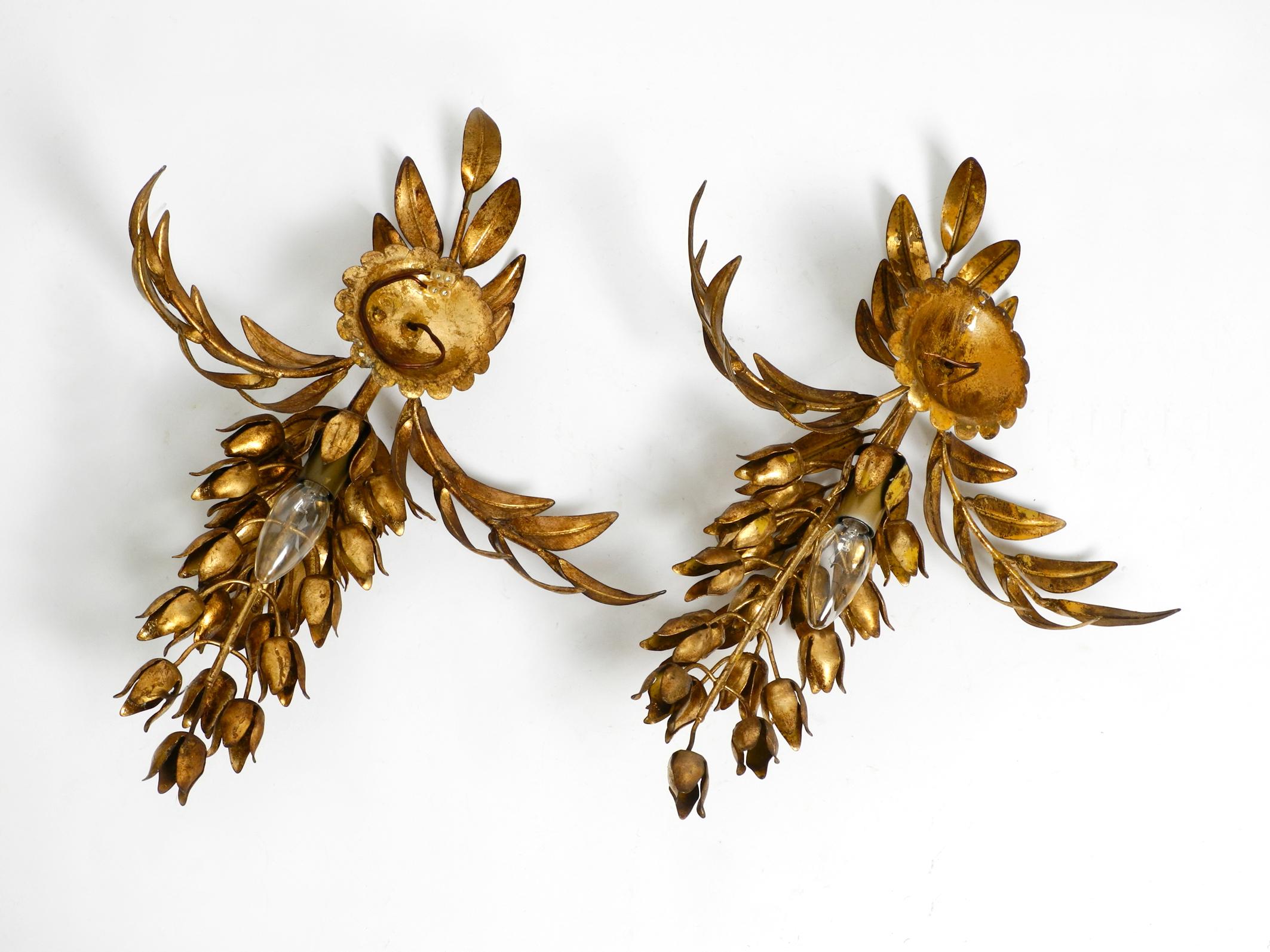 Pair of large 1970s gold-plated metal wall lamps model Wisteria by Hans Kögl In Good Condition For Sale In München, DE