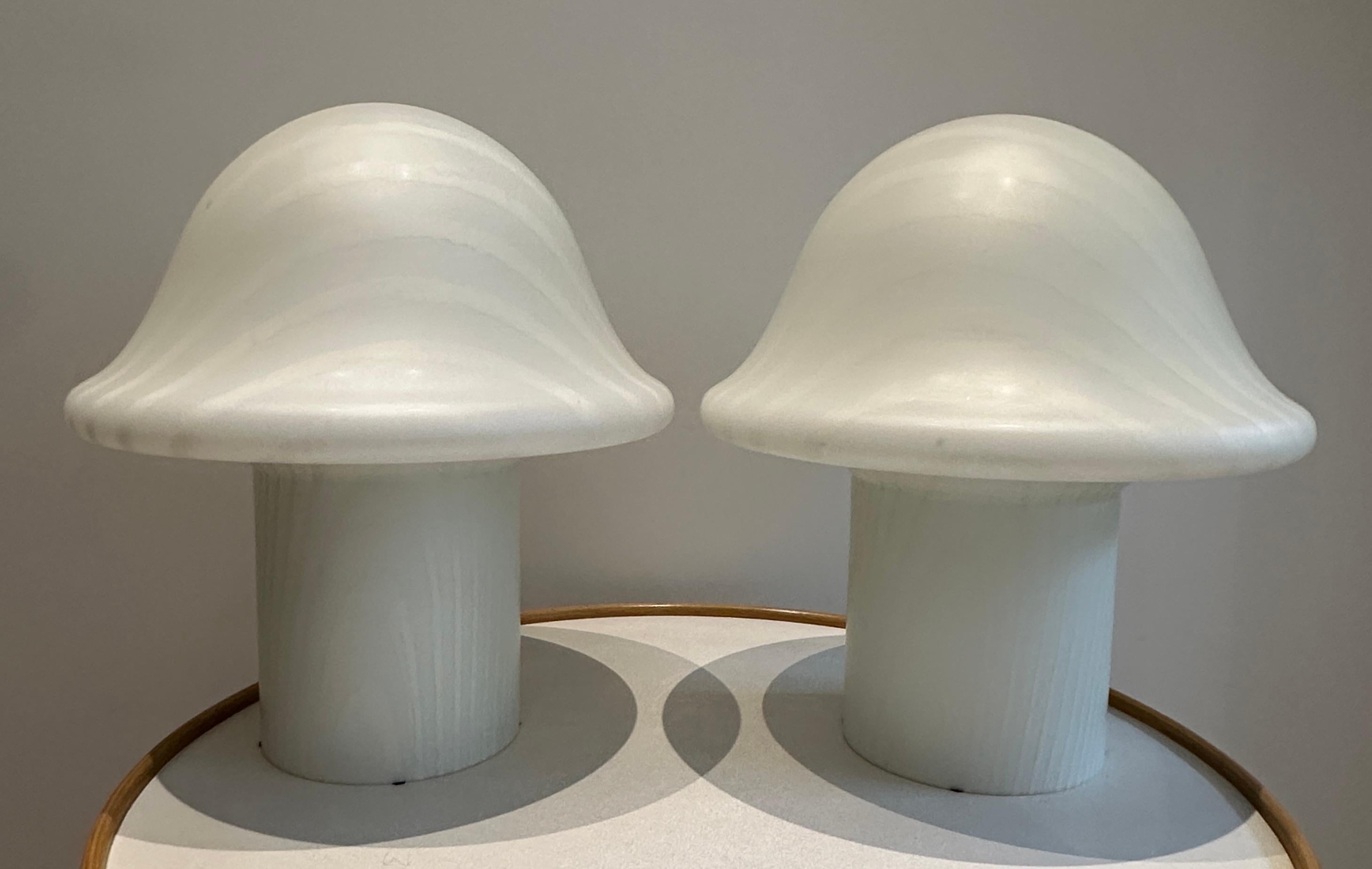 Paire de grandes lampes de table à champignon en verre soyeux rayé Peill & Putzler des années 1970 en vente 9