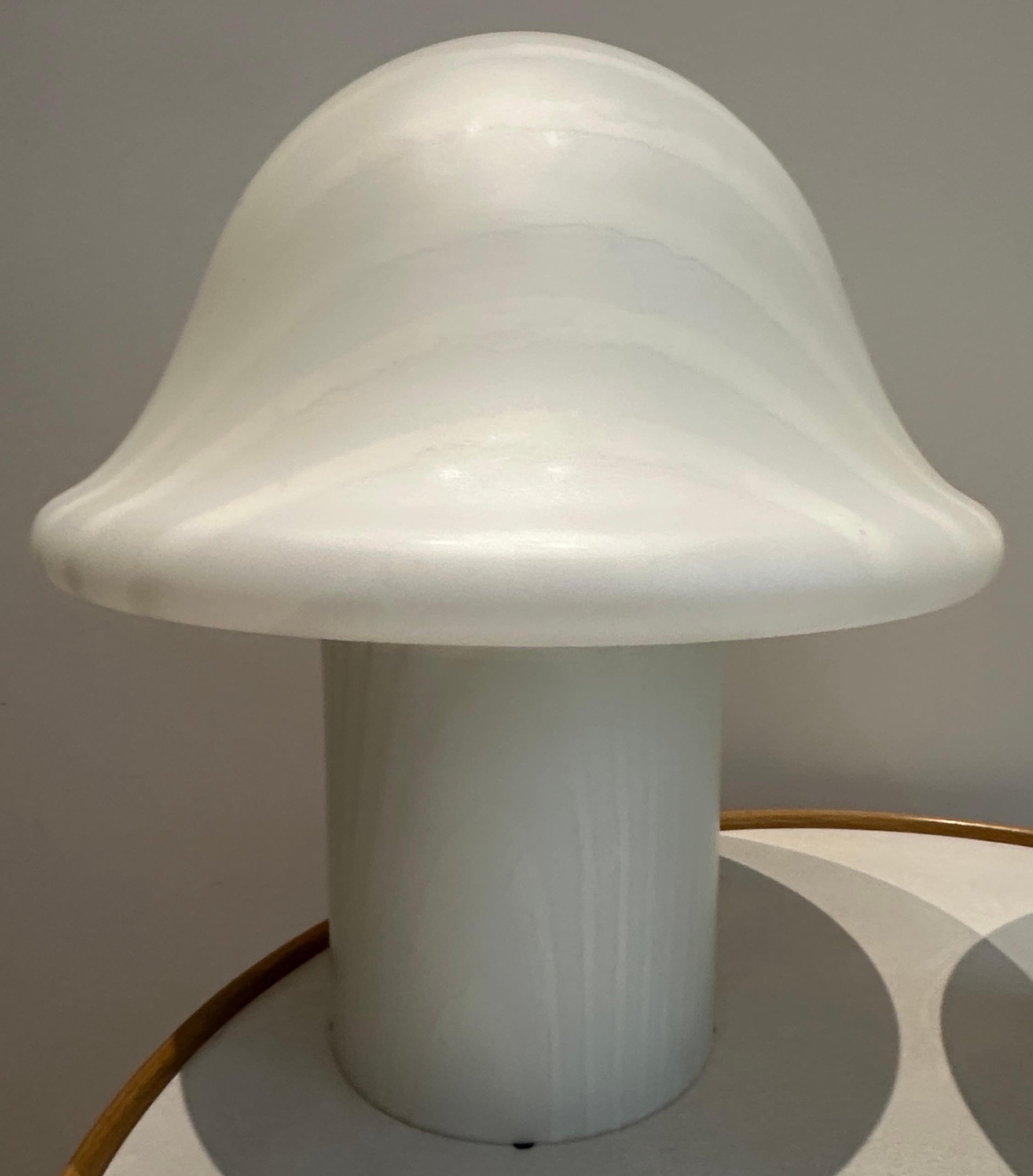 Paire de grandes lampes de table à champignon en verre soyeux rayé Peill & Putzler des années 1970 en vente 10