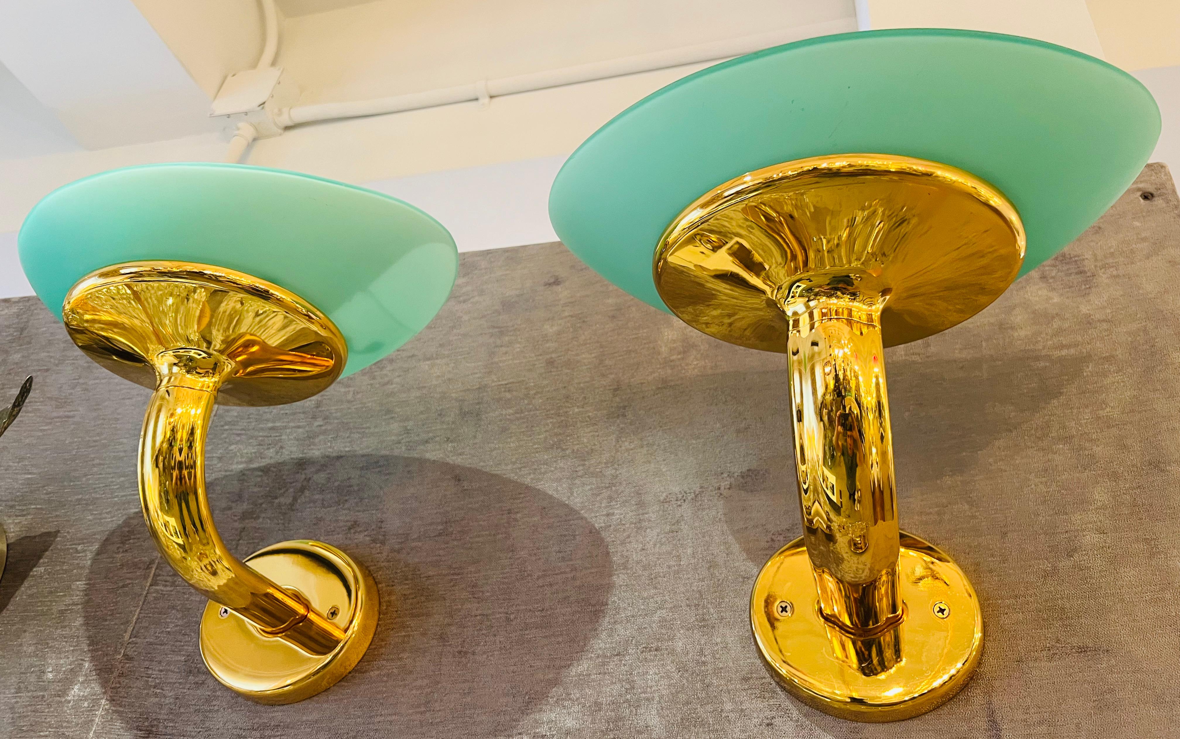 Postmoderno Pair of Large 1980s Italian Fratelli Martini Gold Wall Lamps in vendita