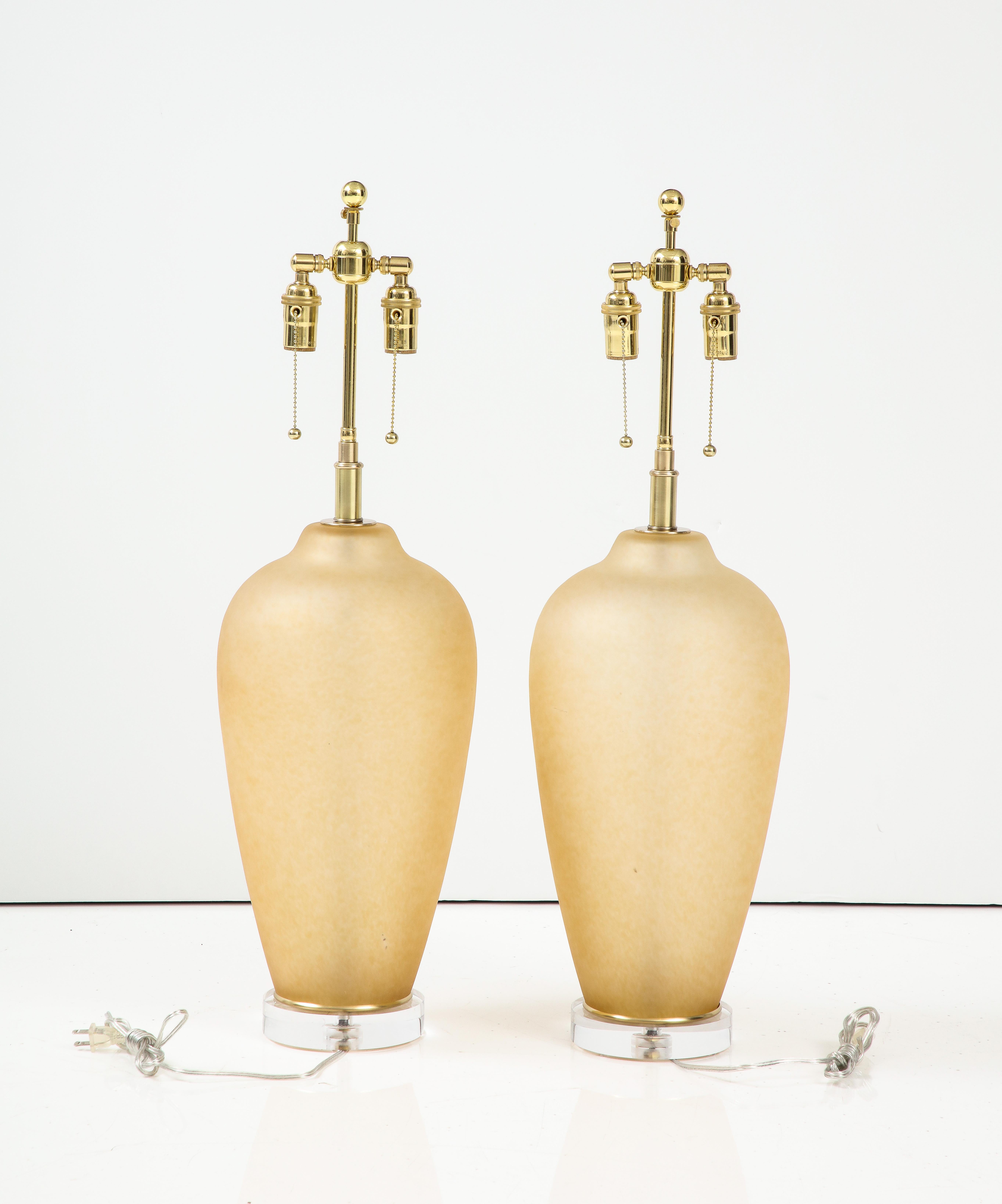 Paire de grandes lampes en verre de Murano des années 1980 en vente 1