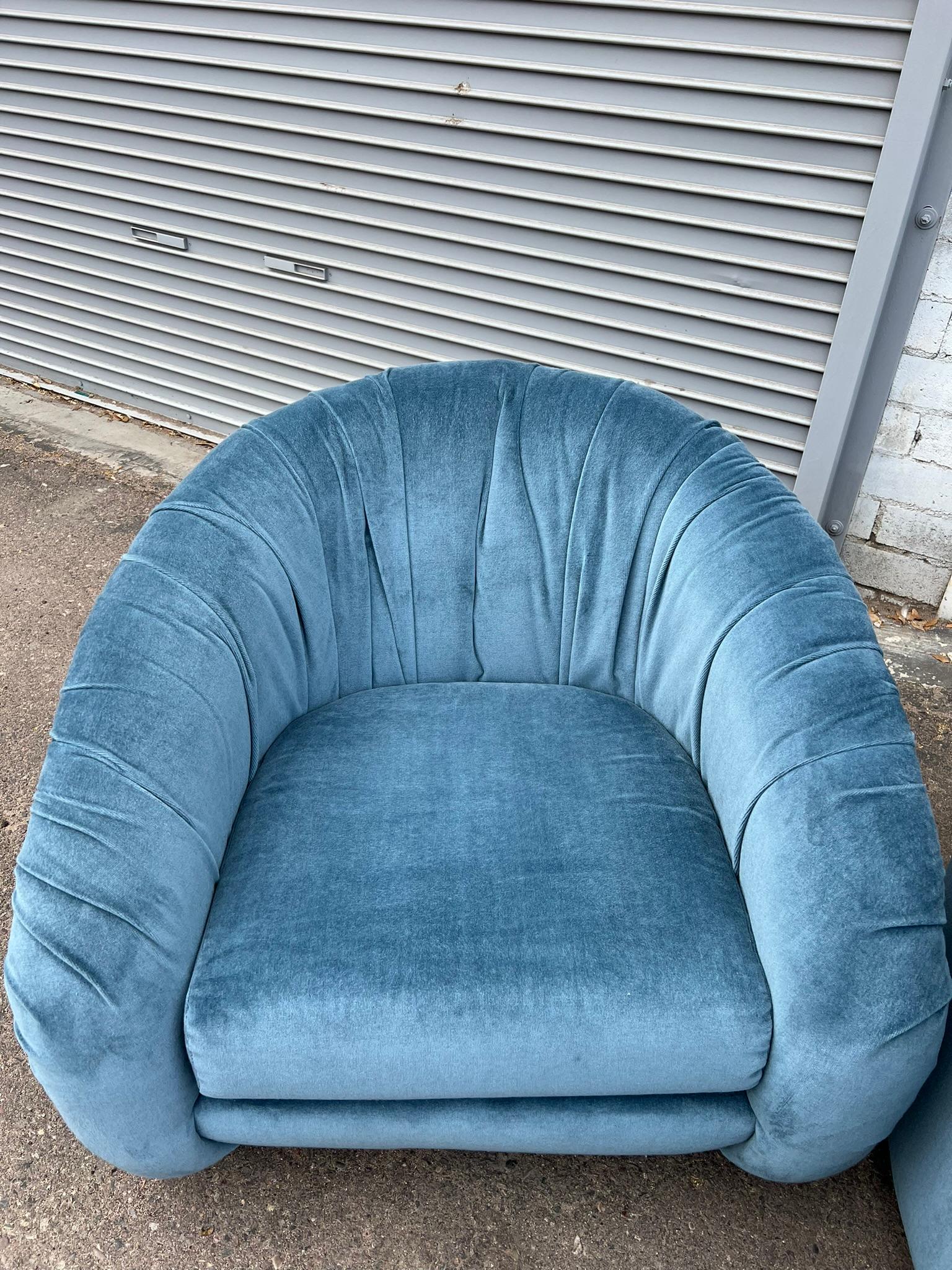 Velvet Pair of Large 1980s Swiveling Lounge Chairs