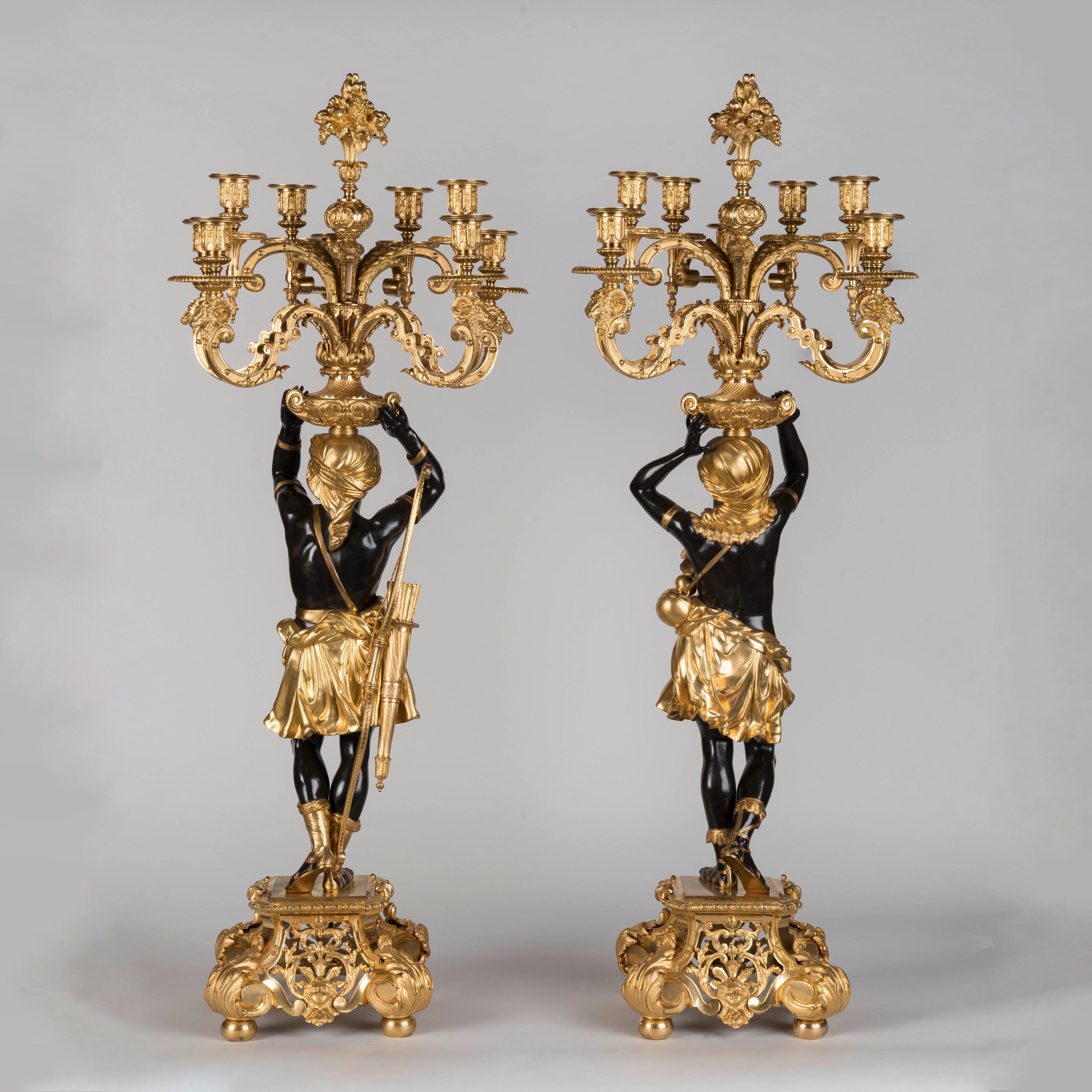 Zwei große figürliche Kandelaber aus Bronze und Vergoldung des 19. Jahrhunderts von Denière (Französisch) im Angebot
