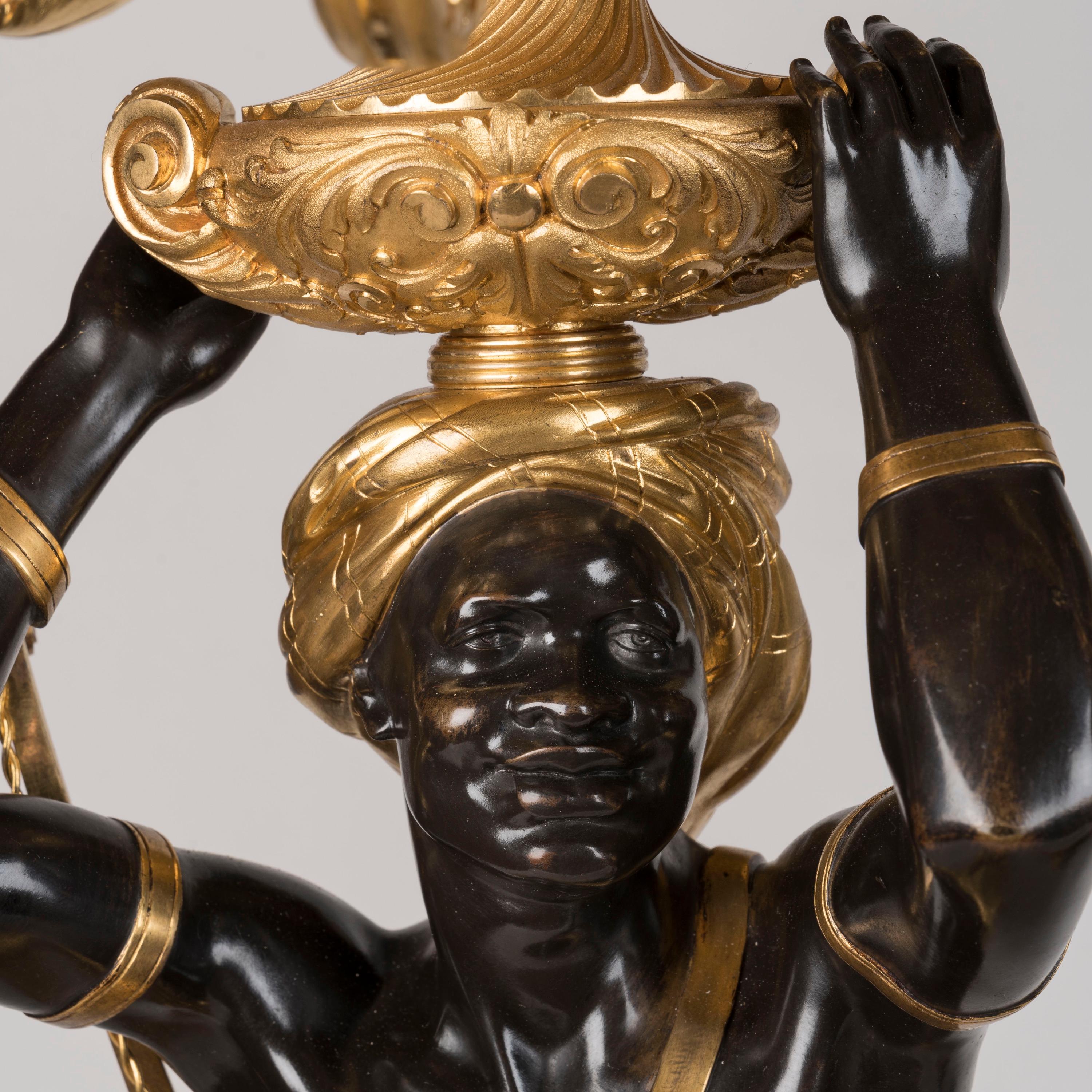 Zwei große figürliche Kandelaber aus Bronze und Vergoldung des 19. Jahrhunderts von Denière (Vergoldet) im Angebot