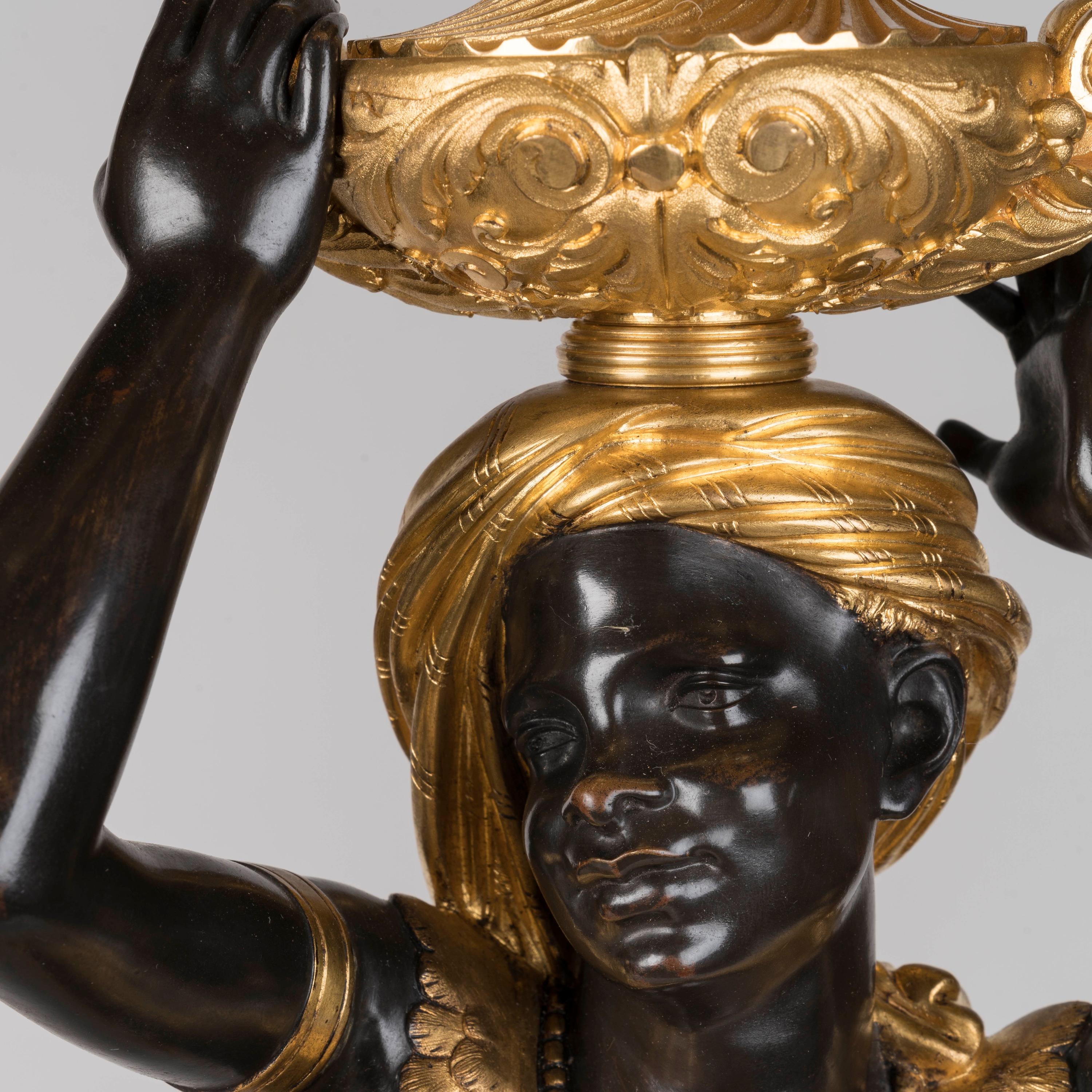 Zwei große figürliche Kandelaber aus Bronze und Vergoldung des 19. Jahrhunderts von Denière im Zustand „Gut“ im Angebot in London, GB