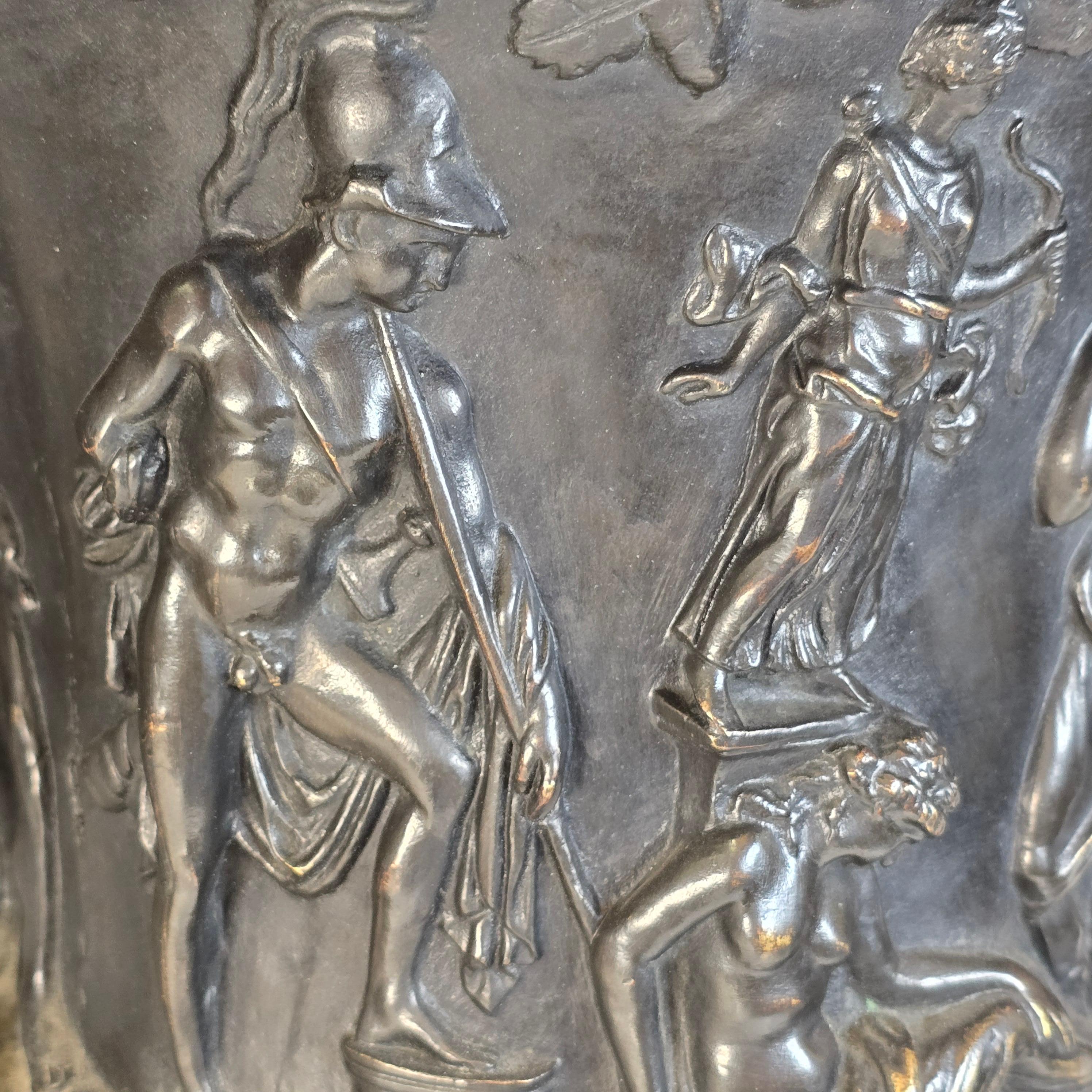 Paire de grandes urnes Campana en bronze du 19ème siècle Bon état - En vente à Kilmarnock, VA