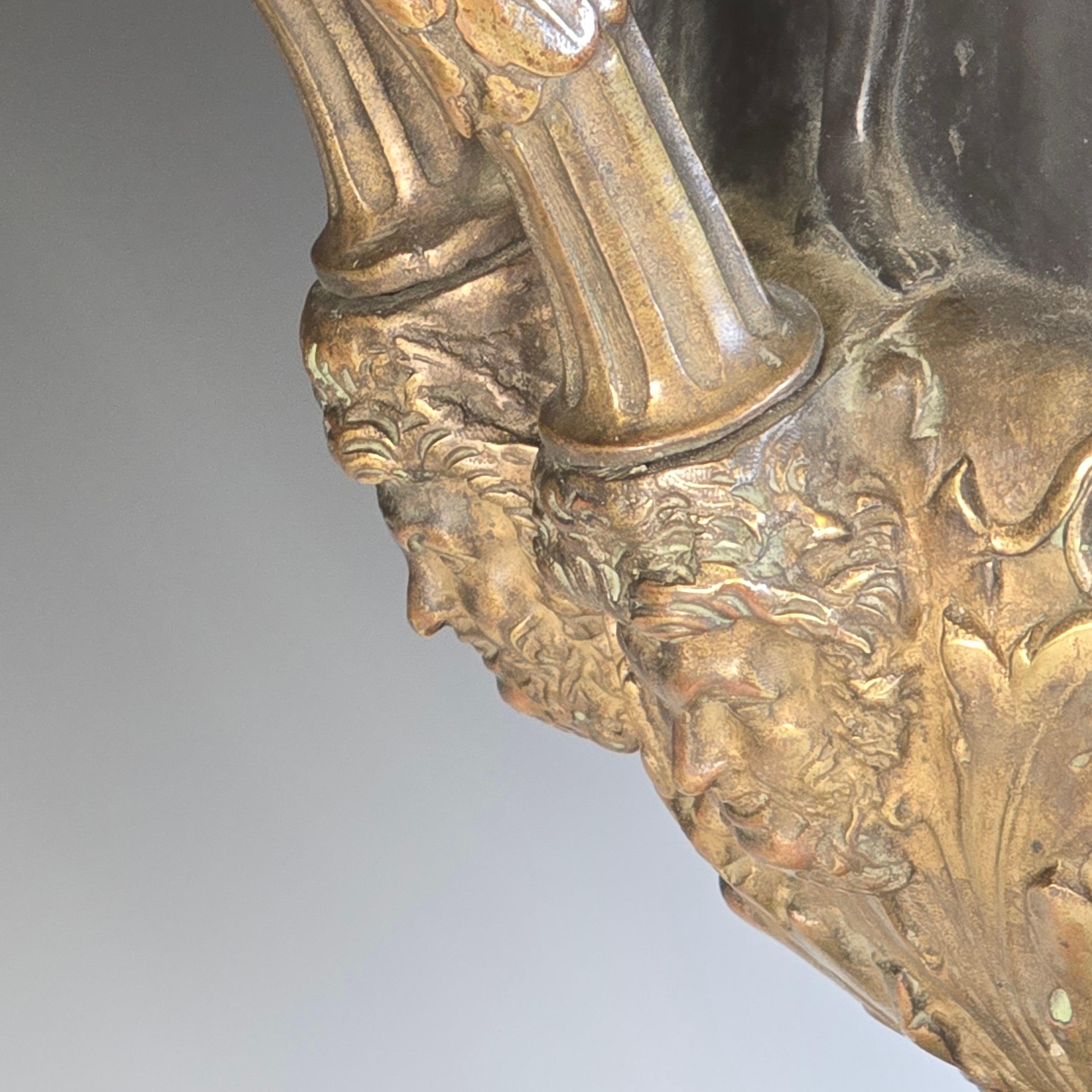 Fin du XIXe siècle Paire de grandes urnes Campana en bronze du 19ème siècle en vente