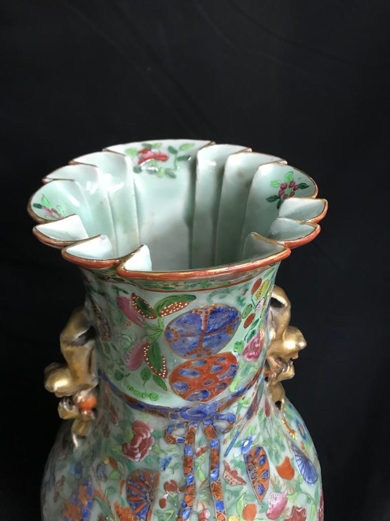 Pair of Large 19th Century Chinese Vases For Sale 3