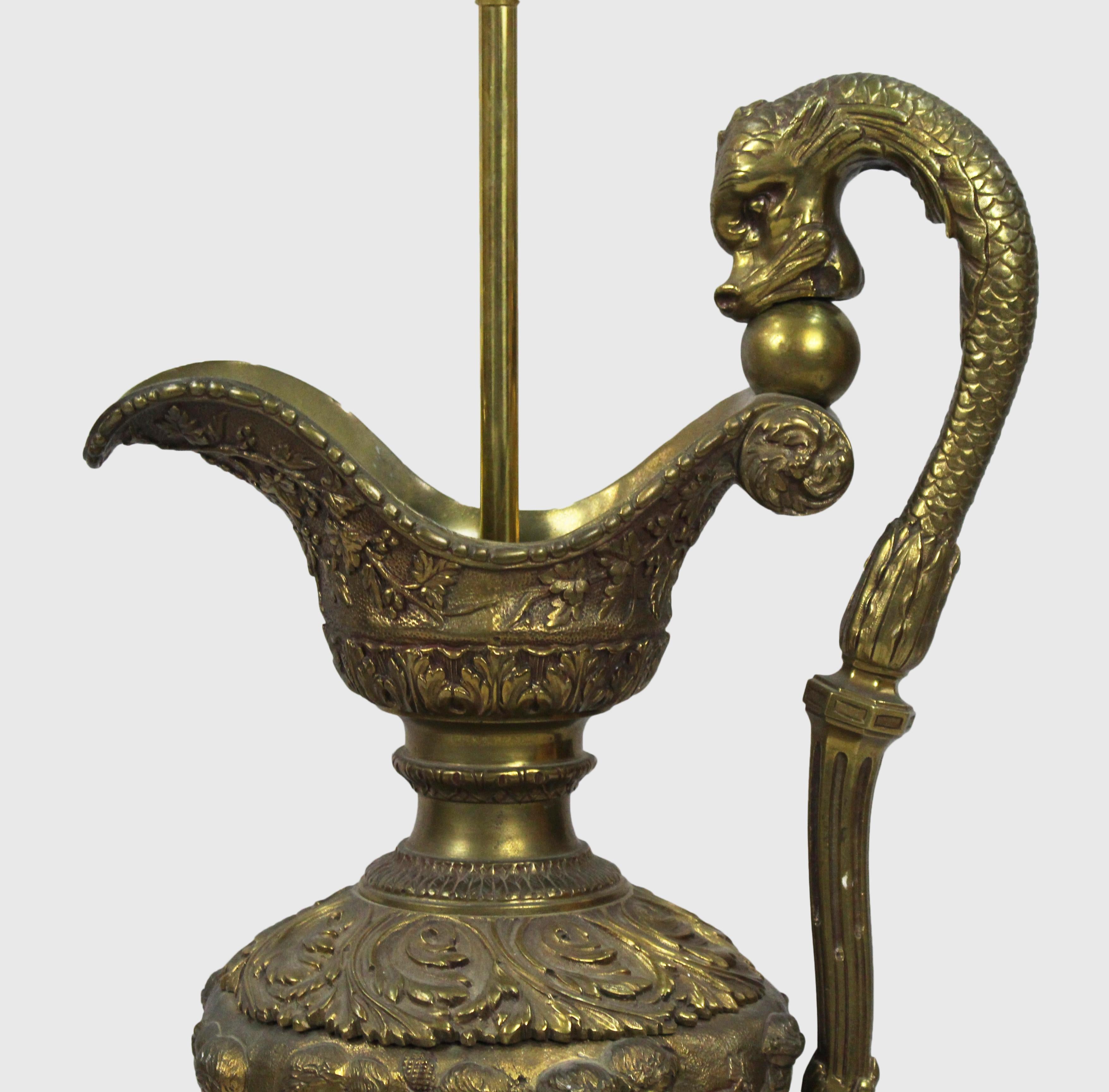 Paire de grandes lampes de bureau françaises en laiton du 19ème siècle en forme d'aiguière en vente 6