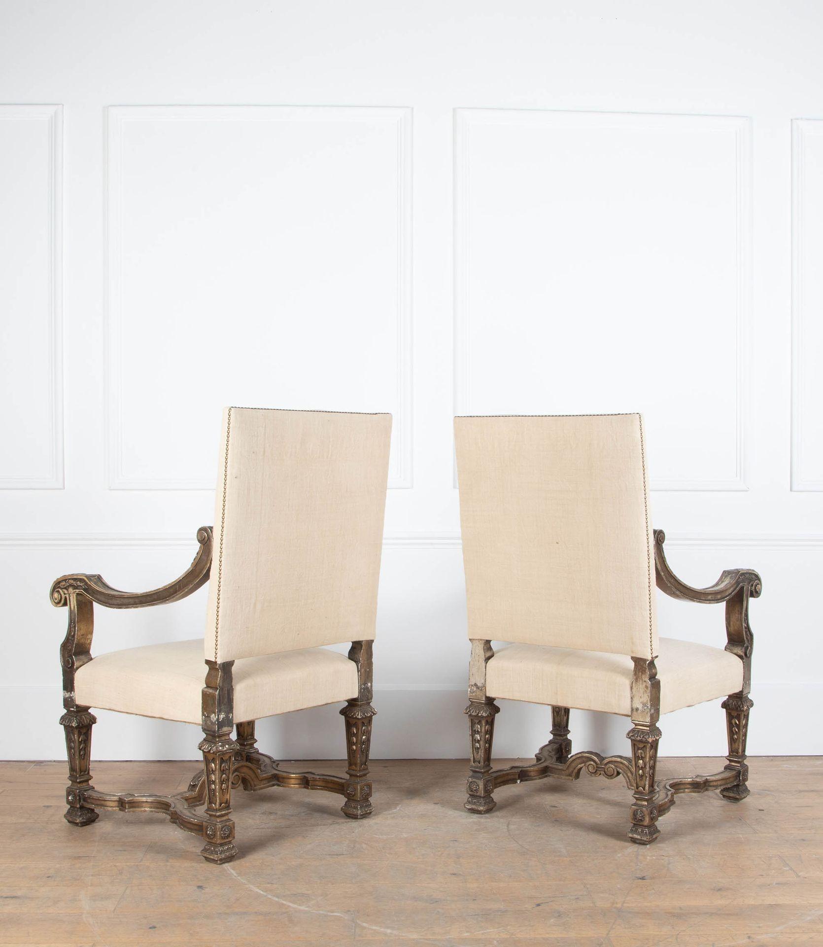 20ième siècle Paire de grandes chaises à trône italiennes du 19e siècle en vente