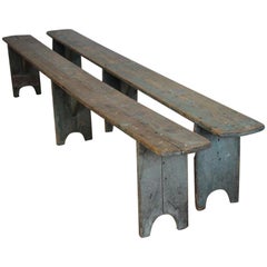 Paire de grands bancs peints du 19ème siècle en peinture d'origine