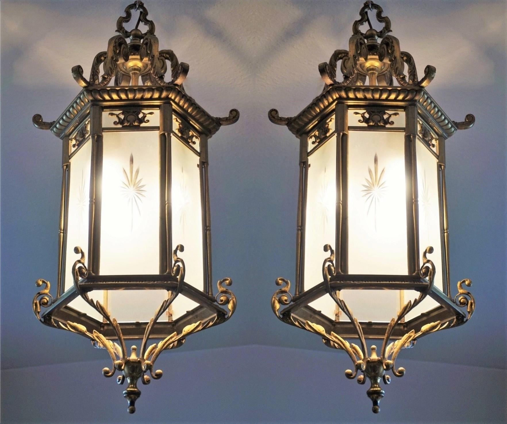 Pair of heavy, large Regency style thee-light lanterns, France, circa 1870-1880. Solid bronze and parcel brass with six frosted cut glass windows. The lanterns arrive with solid bronze canopy and chain.
Three E27 light bulb sockets. Rewired and