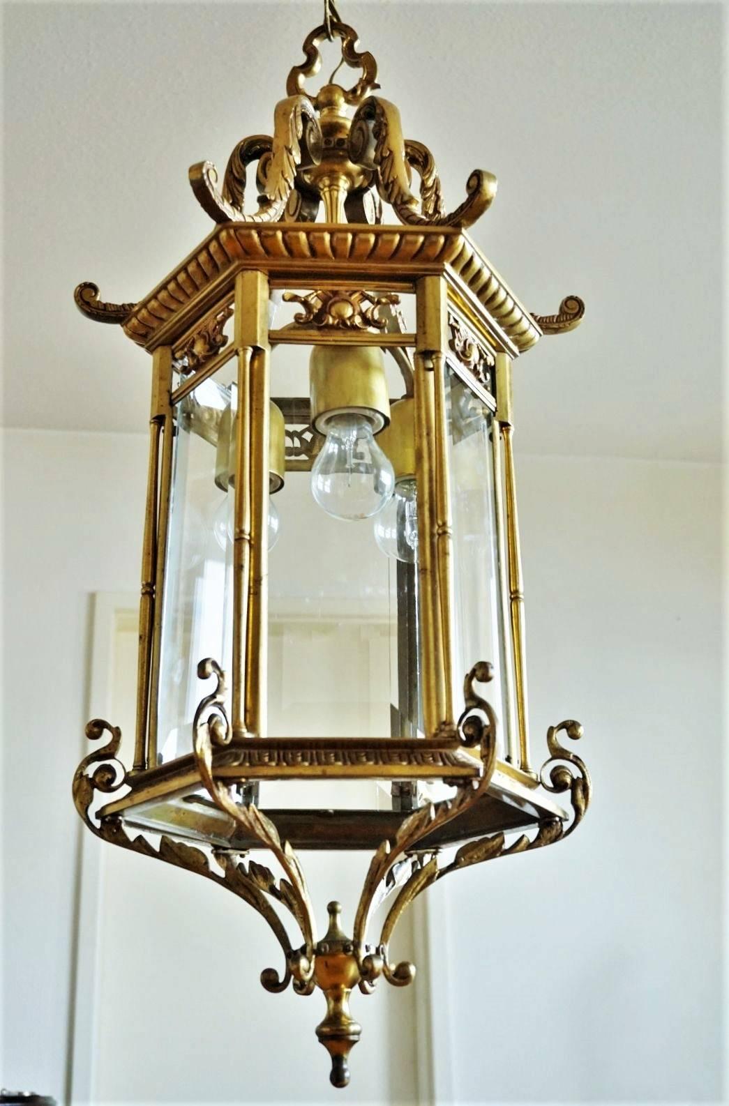 Pair of Large 19th Century Regency Style Bronze Faceted Glass Lanterns In Good Condition In Frankfurt am Main, DE