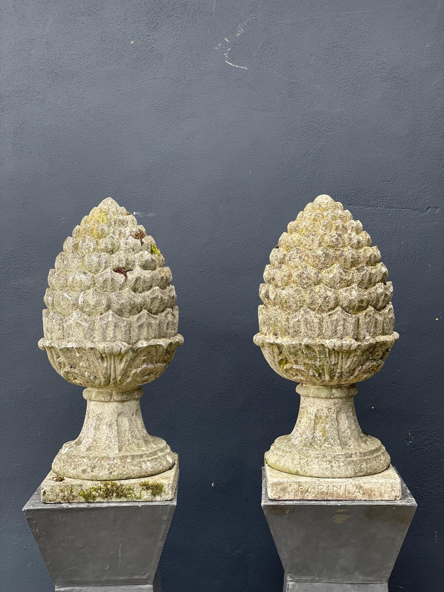 Pair of Large 20th Century Cast Stone Acorn Finials In Good Condition In Bagshot, GB