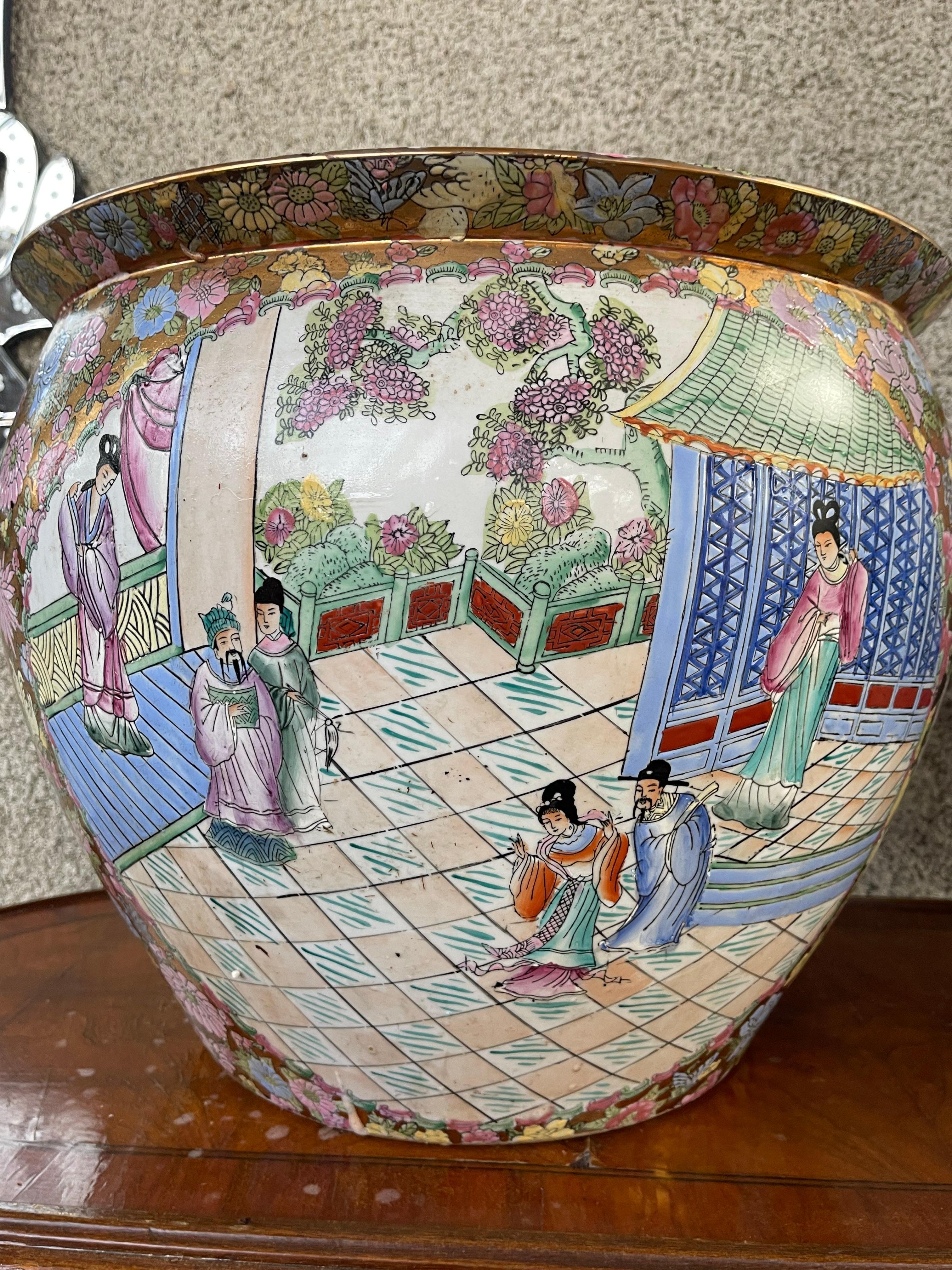 Pareja de grandes peces de porcelana china del siglo XX Jardinera en venta 6