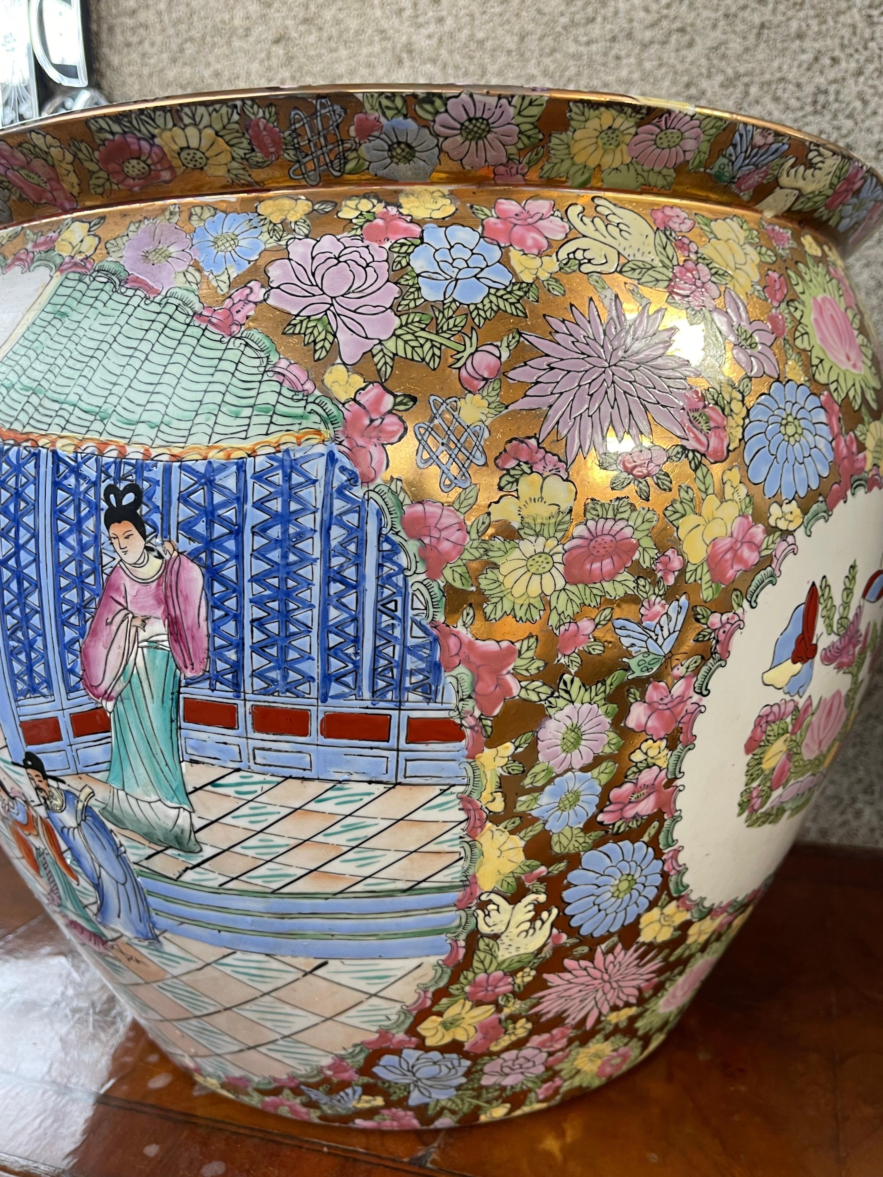Pareja de grandes peces de porcelana china del siglo XX Jardinera en venta 7