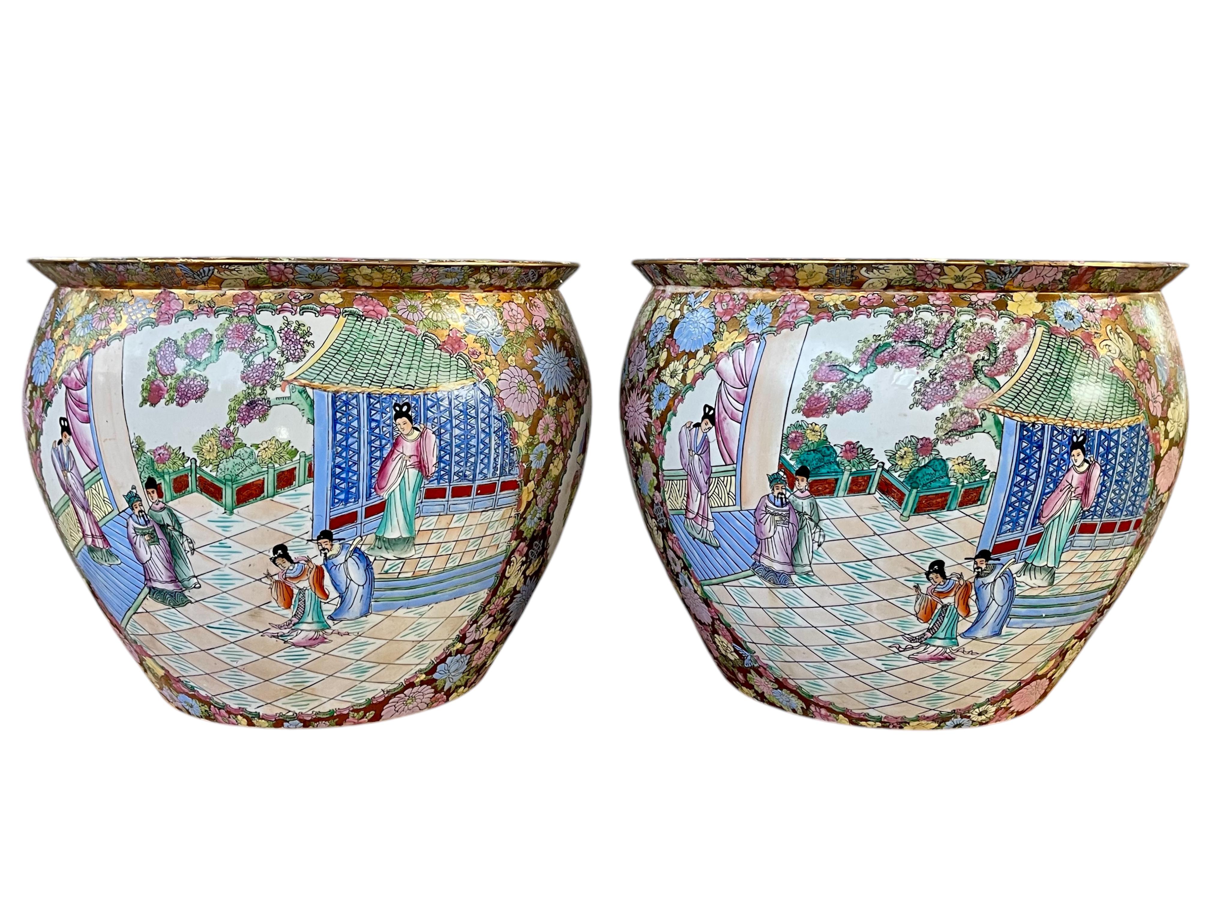 Pareja de grandes peces de porcelana china del siglo XX Jardinera Pintado a mano en venta