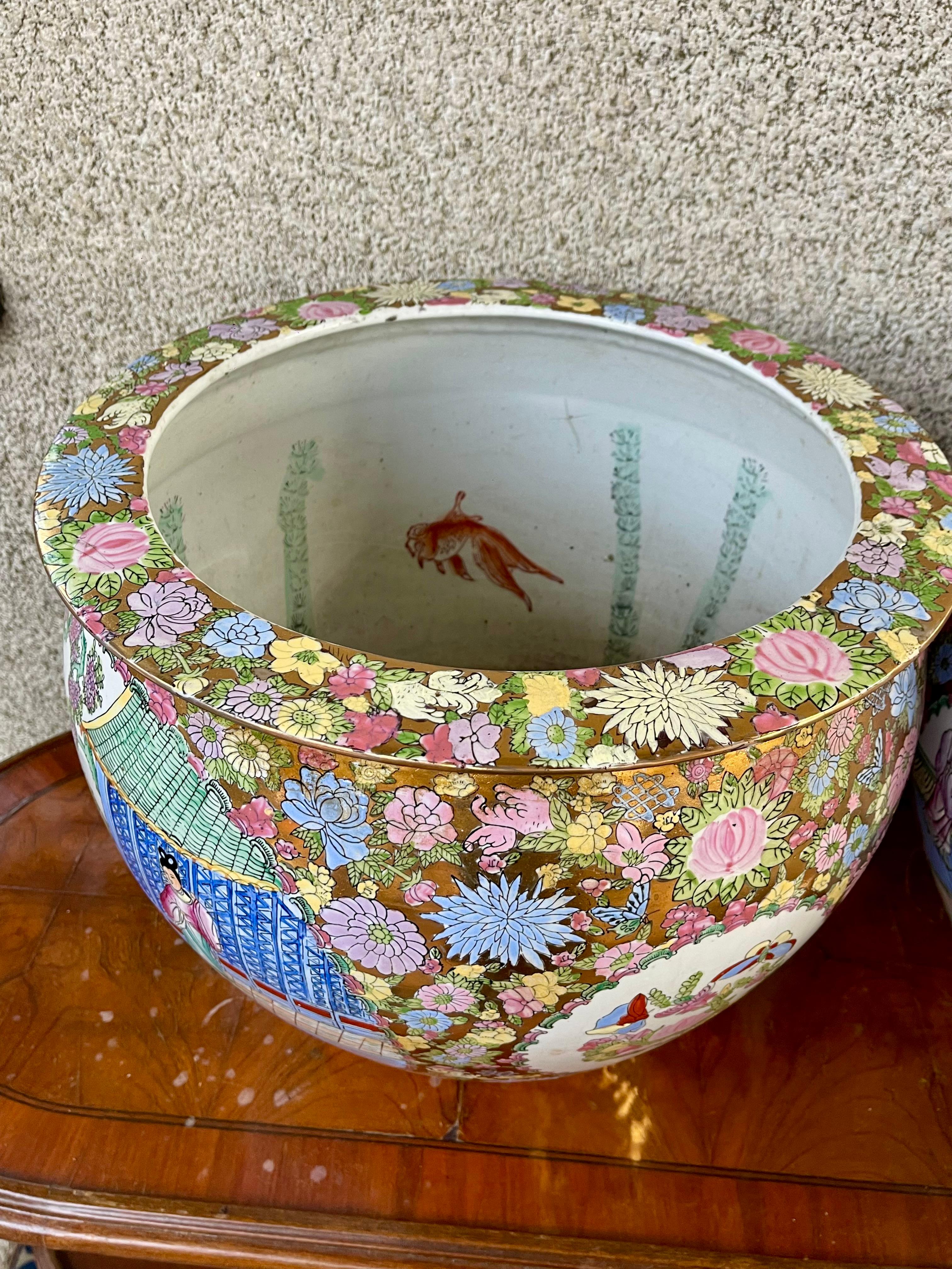Pareja de grandes peces de porcelana china del siglo XX Jardinera Porcelana en venta