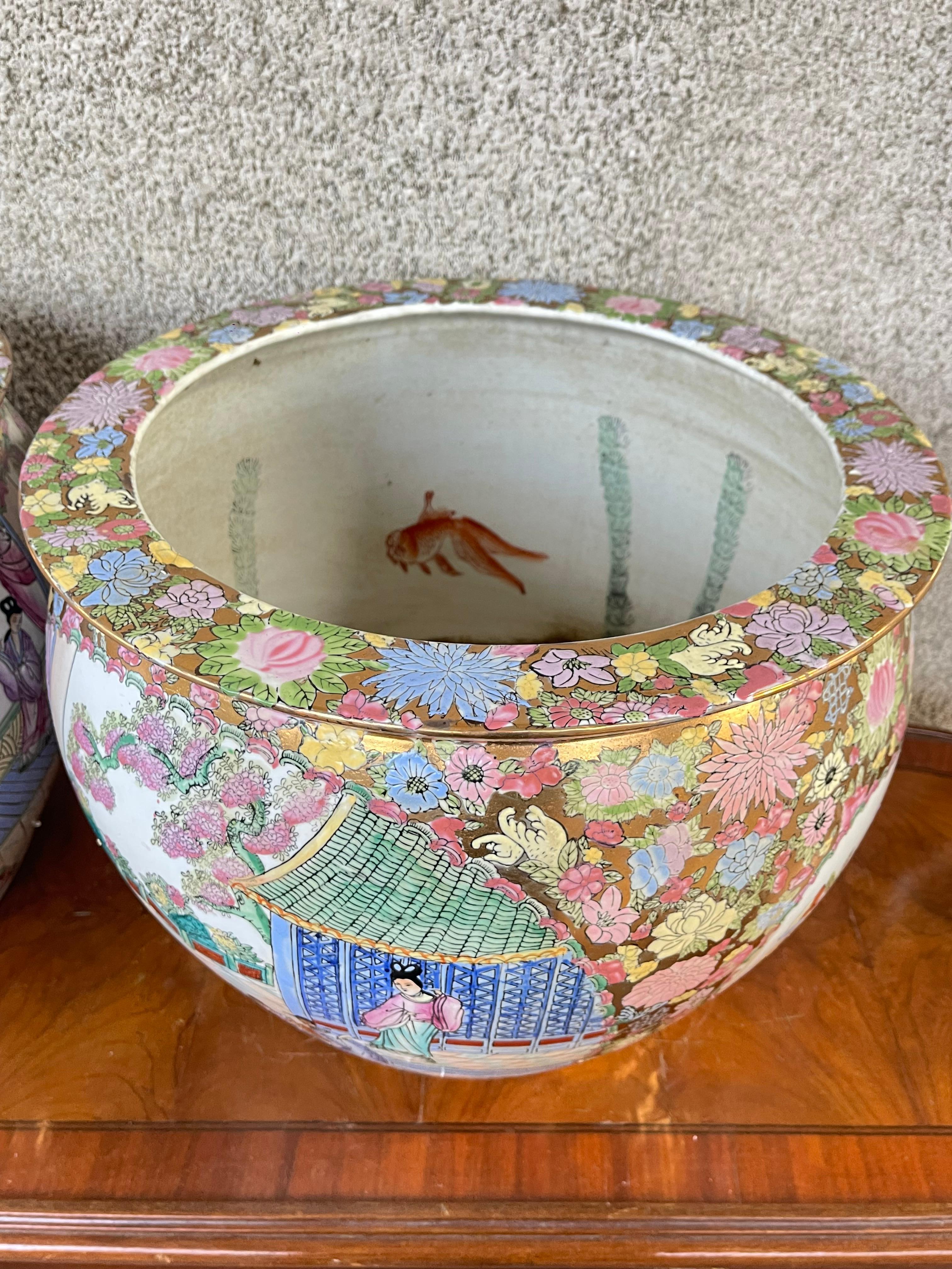 Pareja de grandes peces de porcelana china del siglo XX Jardinera en venta 1