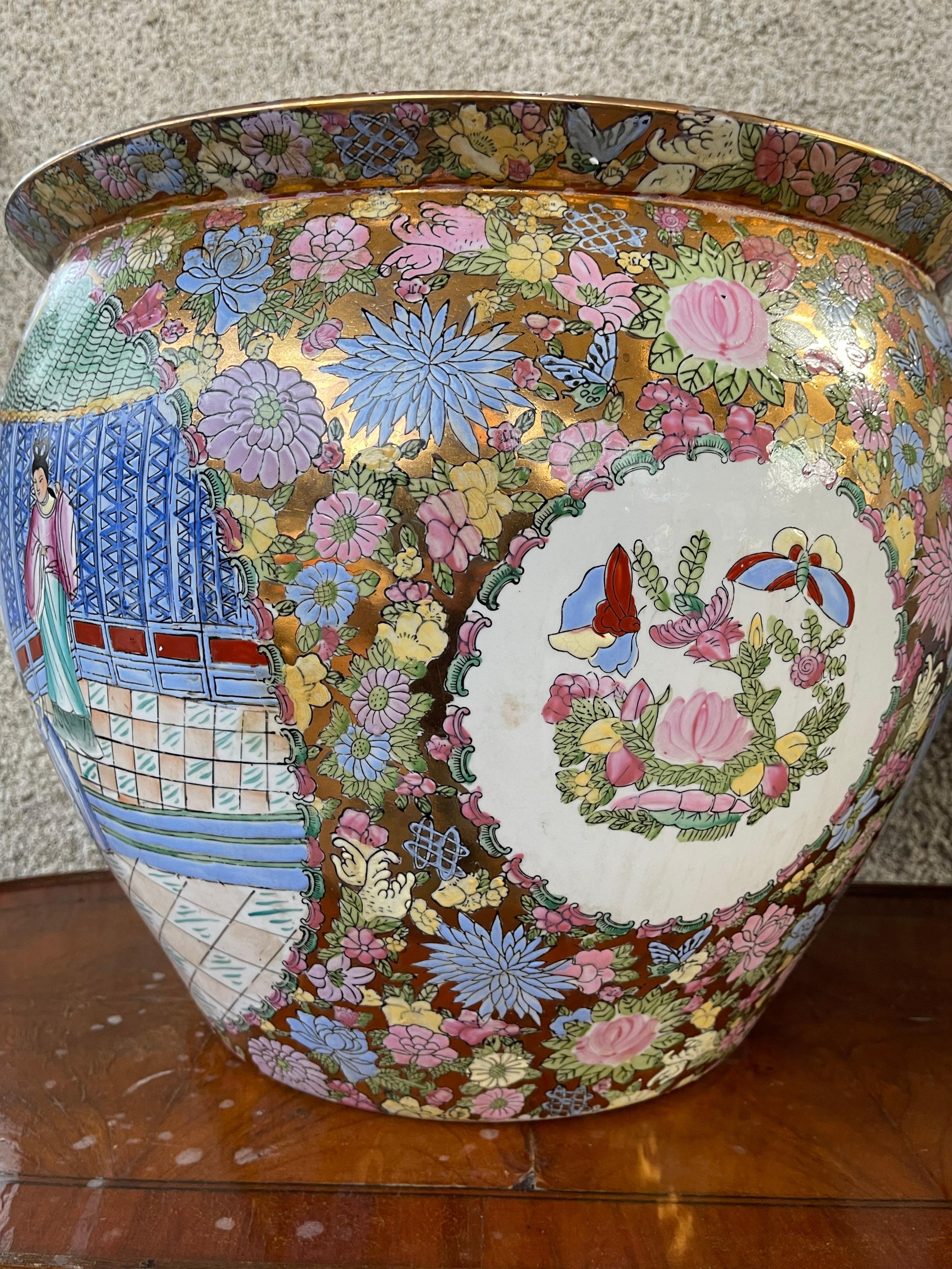 Pareja de grandes peces de porcelana china del siglo XX Jardinera en venta 3