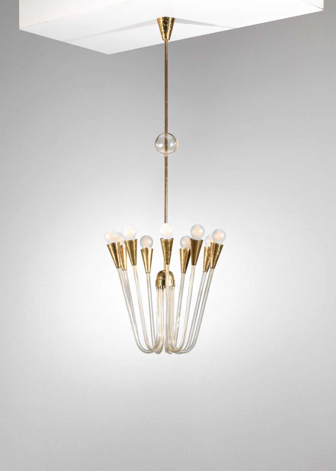 Coppia di grandi lampadari anni '60 in vetro e ottone in vendita 7