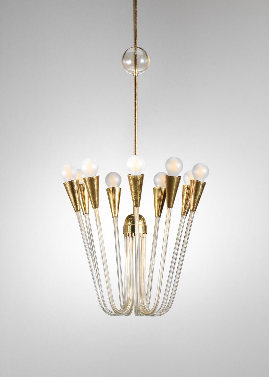 Coppia di grandi lampadari anni '60 in vetro e ottone in vendita 8