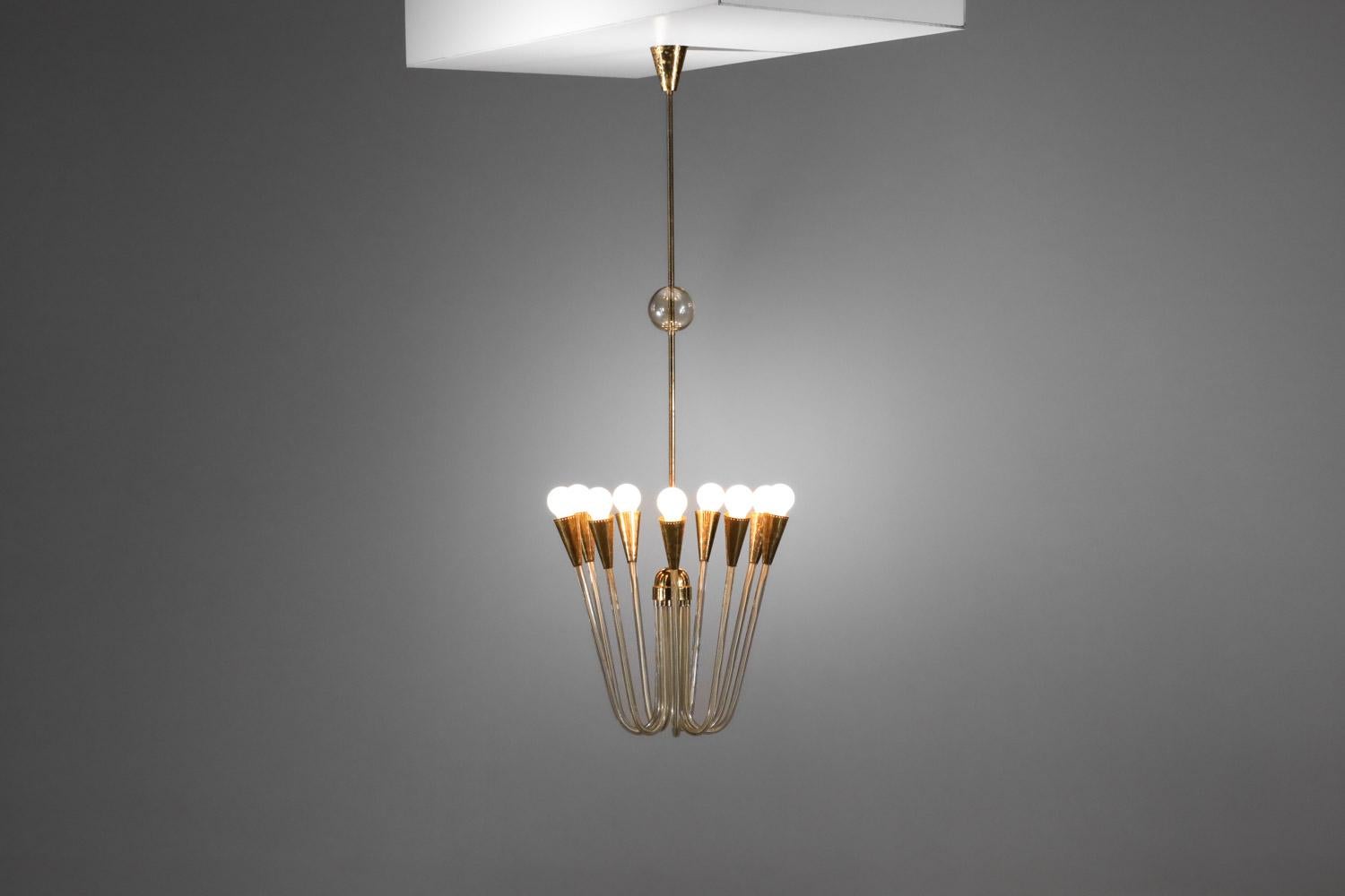 Ottone Coppia di grandi lampadari anni '60 in vetro e ottone in vendita