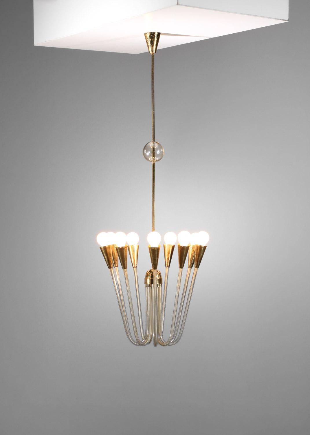 Coppia di grandi lampadari anni '60 in vetro e ottone in vendita 1