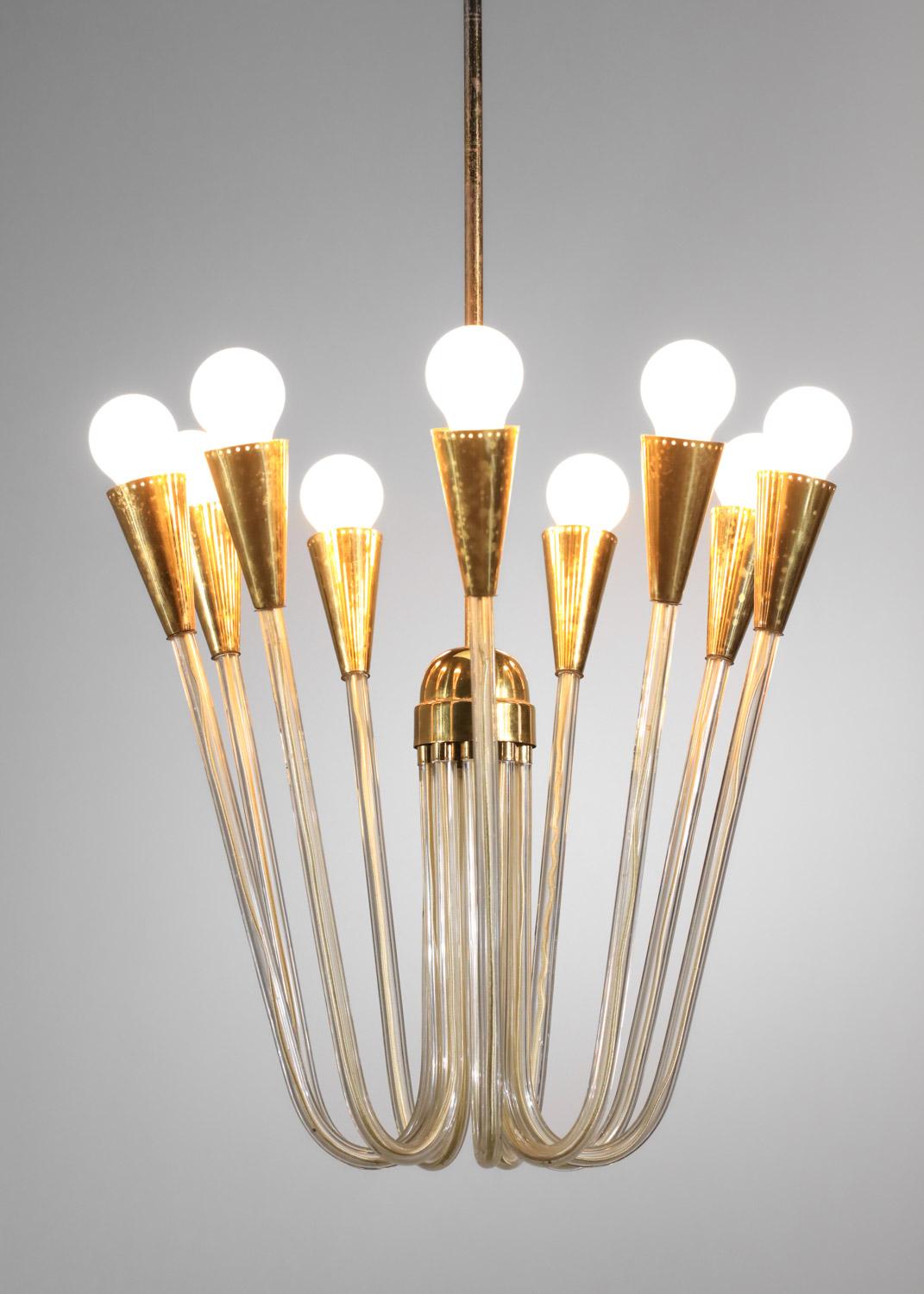 Coppia di grandi lampadari anni '60 in vetro e ottone in vendita 2