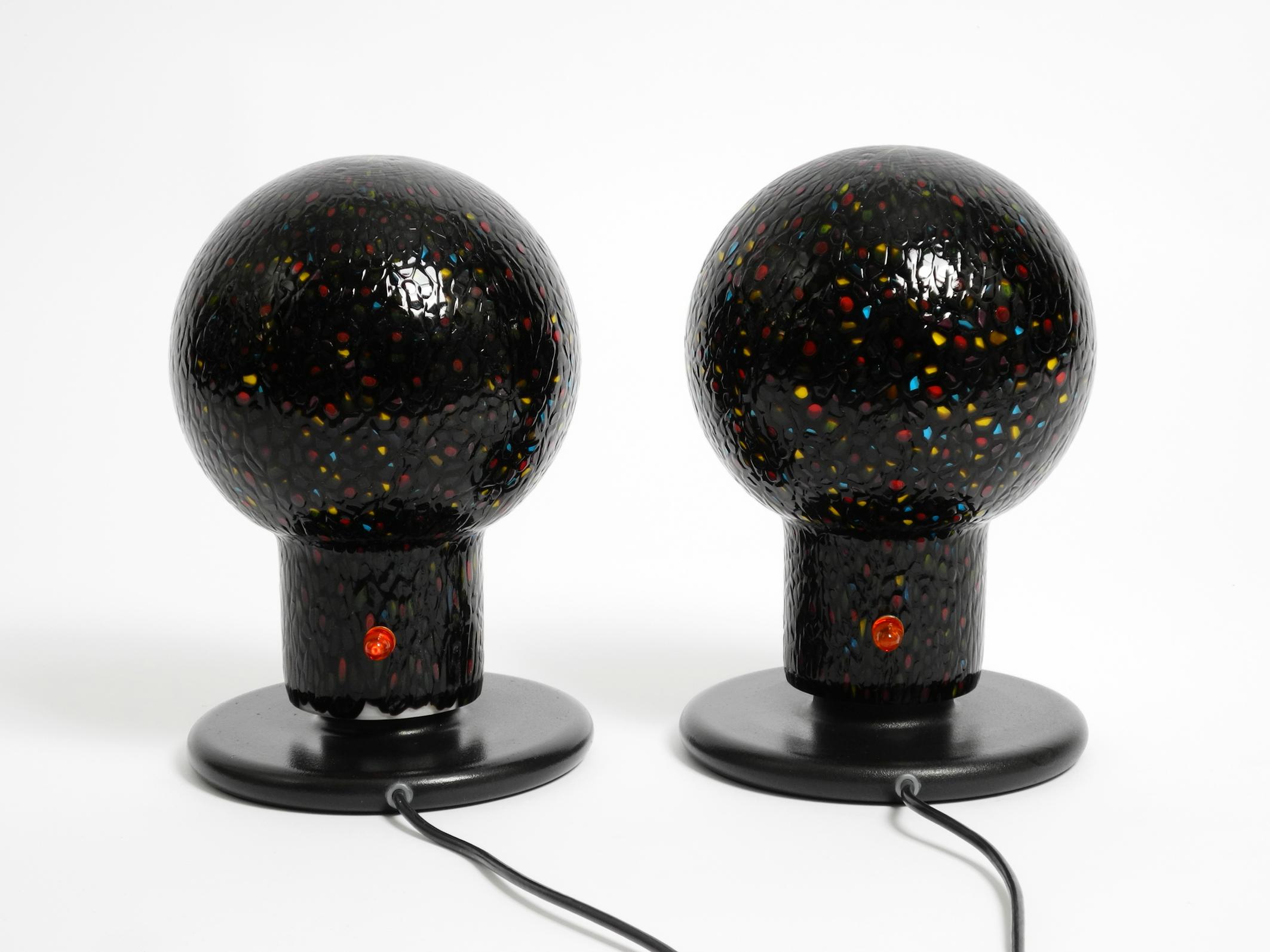 Pair of large 80s Italian postmodern table lamps made of colored Murano glass For Sale 3
