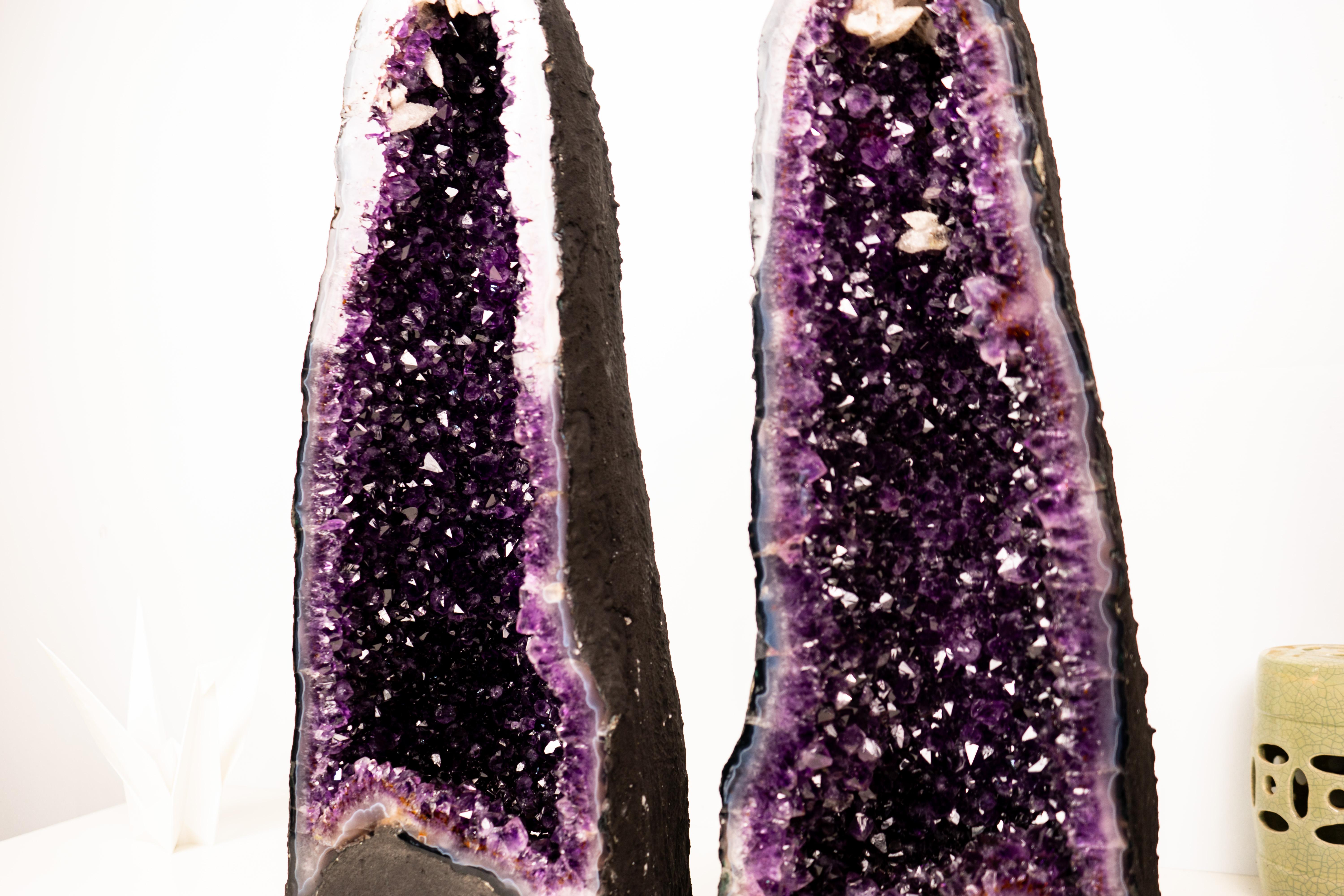 Pareja de grandes geodas de amatista morada oscura de grado AAA Brasileño en venta