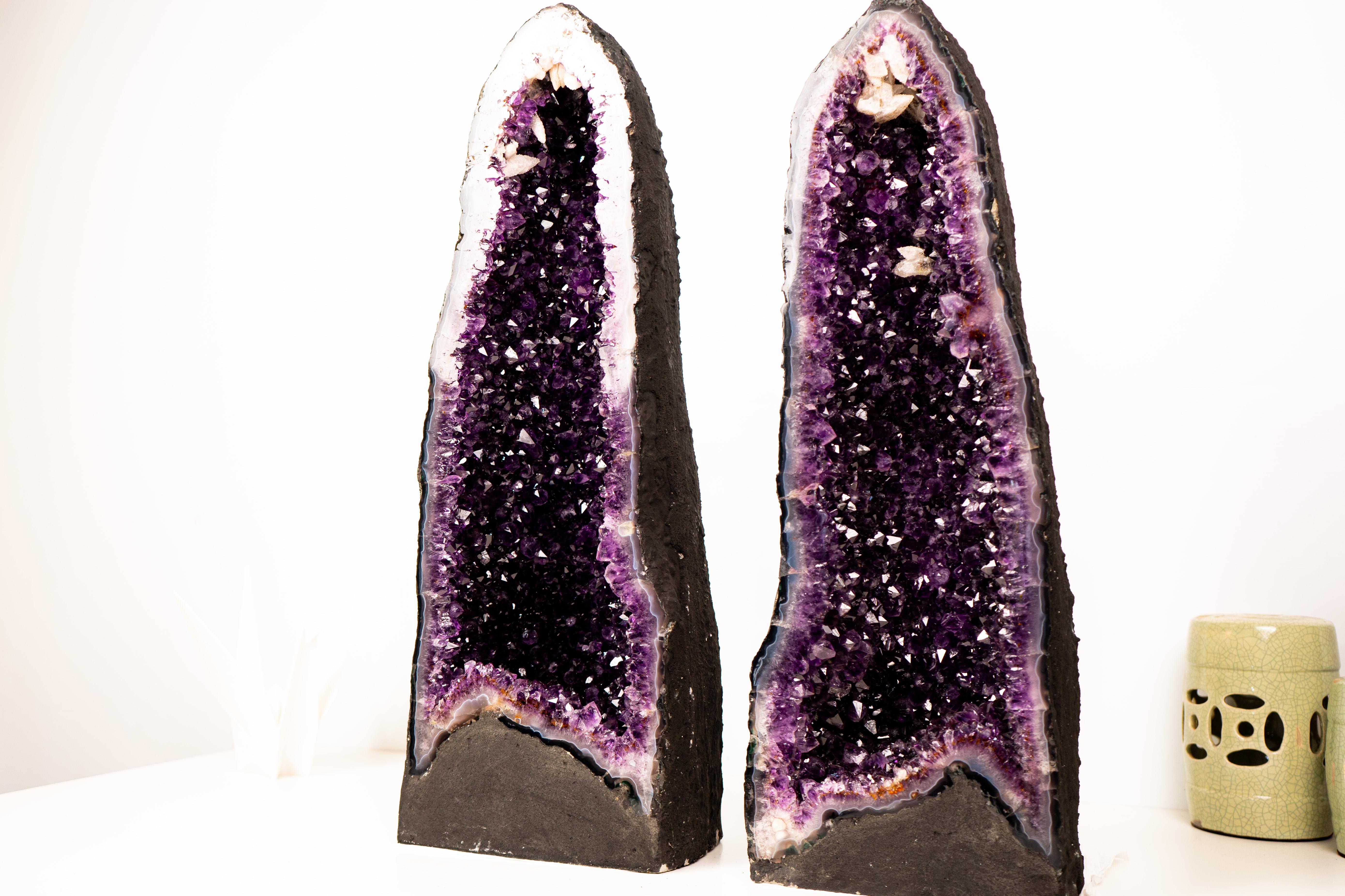 Pareja de grandes geodas de amatista morada oscura de grado AAA en Nuevo estado para la venta en Ametista Do Sul, BR