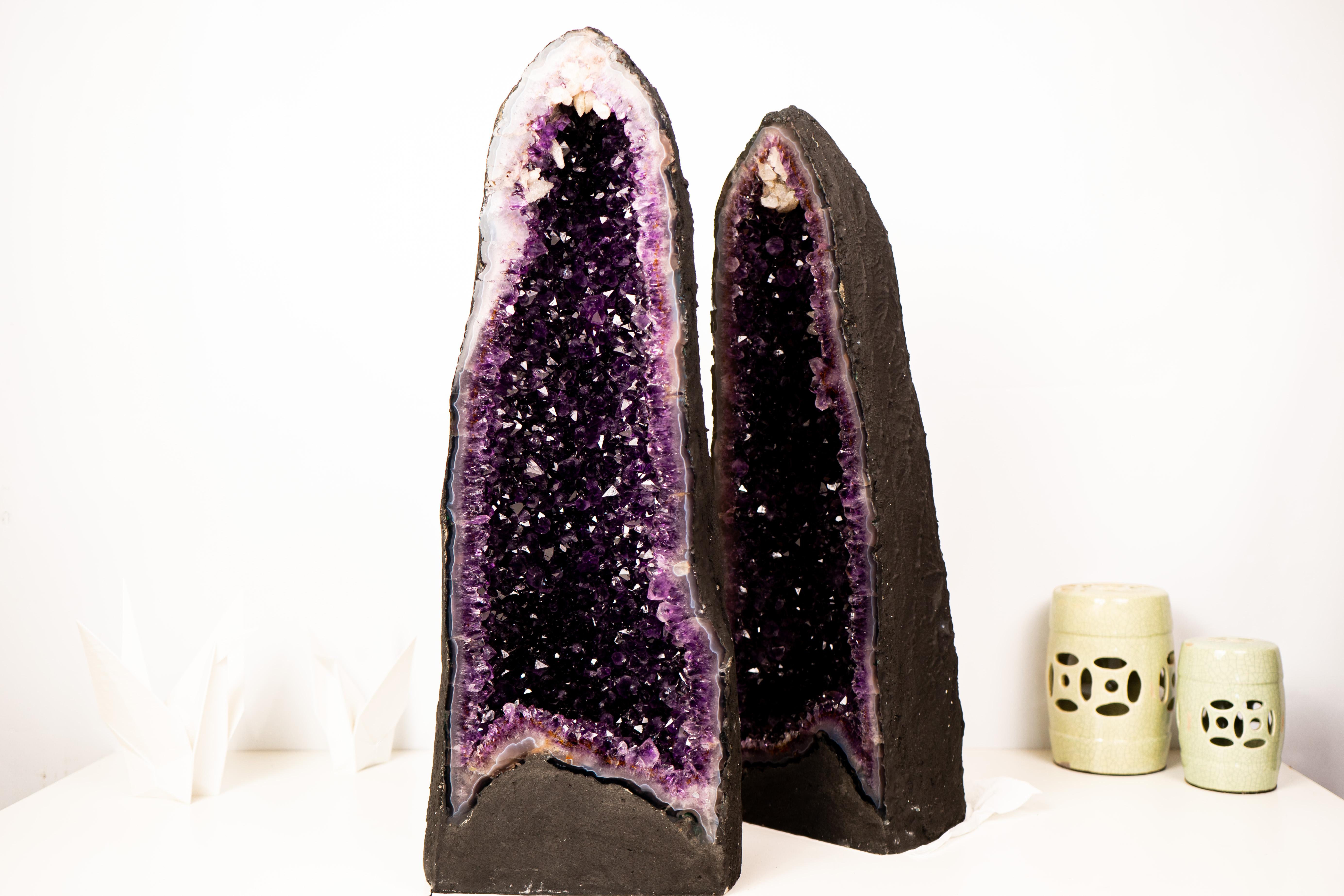 Pareja de grandes geodas de amatista morada oscura de grado AAA en venta 1