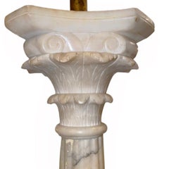 Coppia di grandi lampade da tavolo a colonna in alabastro