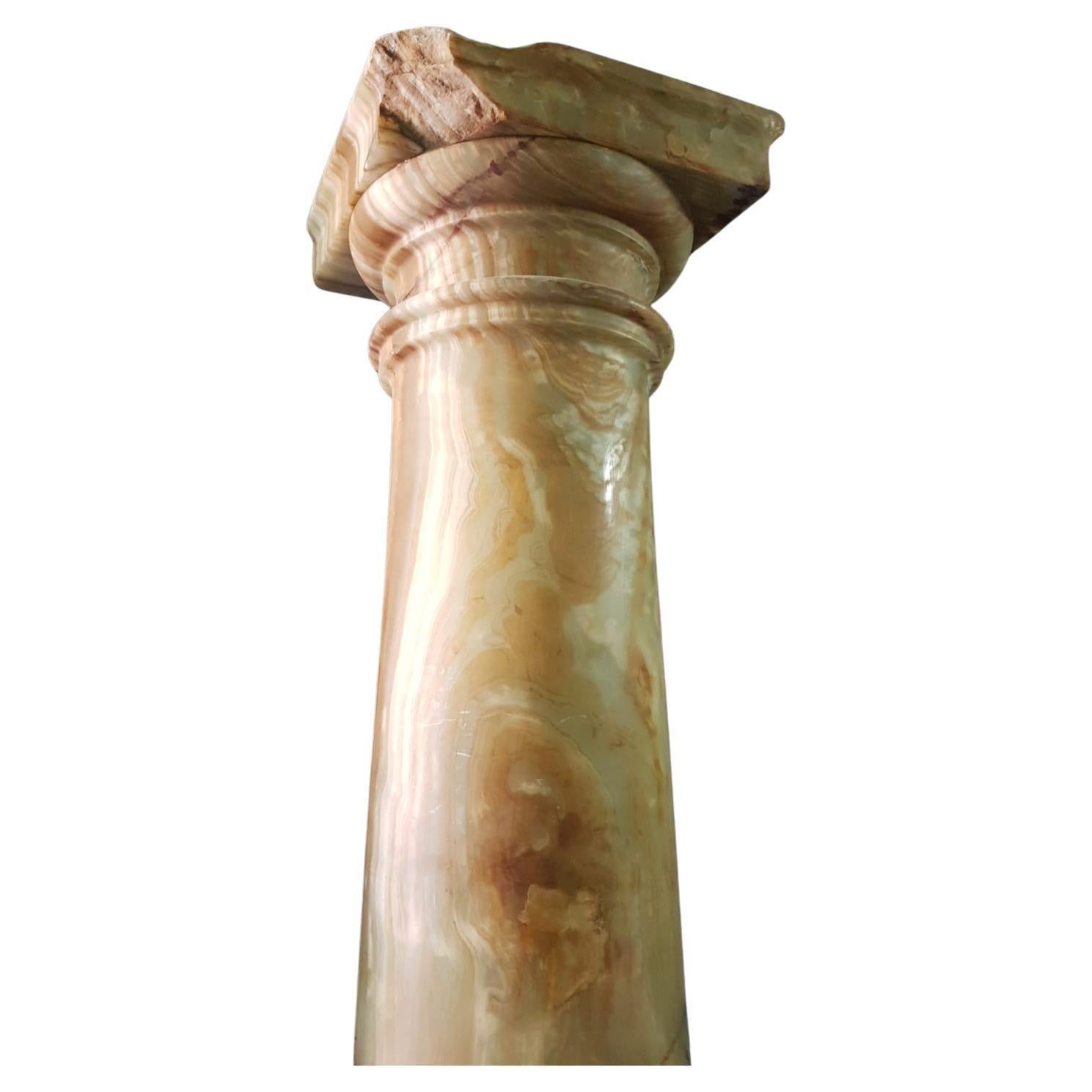 Italiano Coppia di grandi colonne in alabastro H. H. 250 cm in vendita