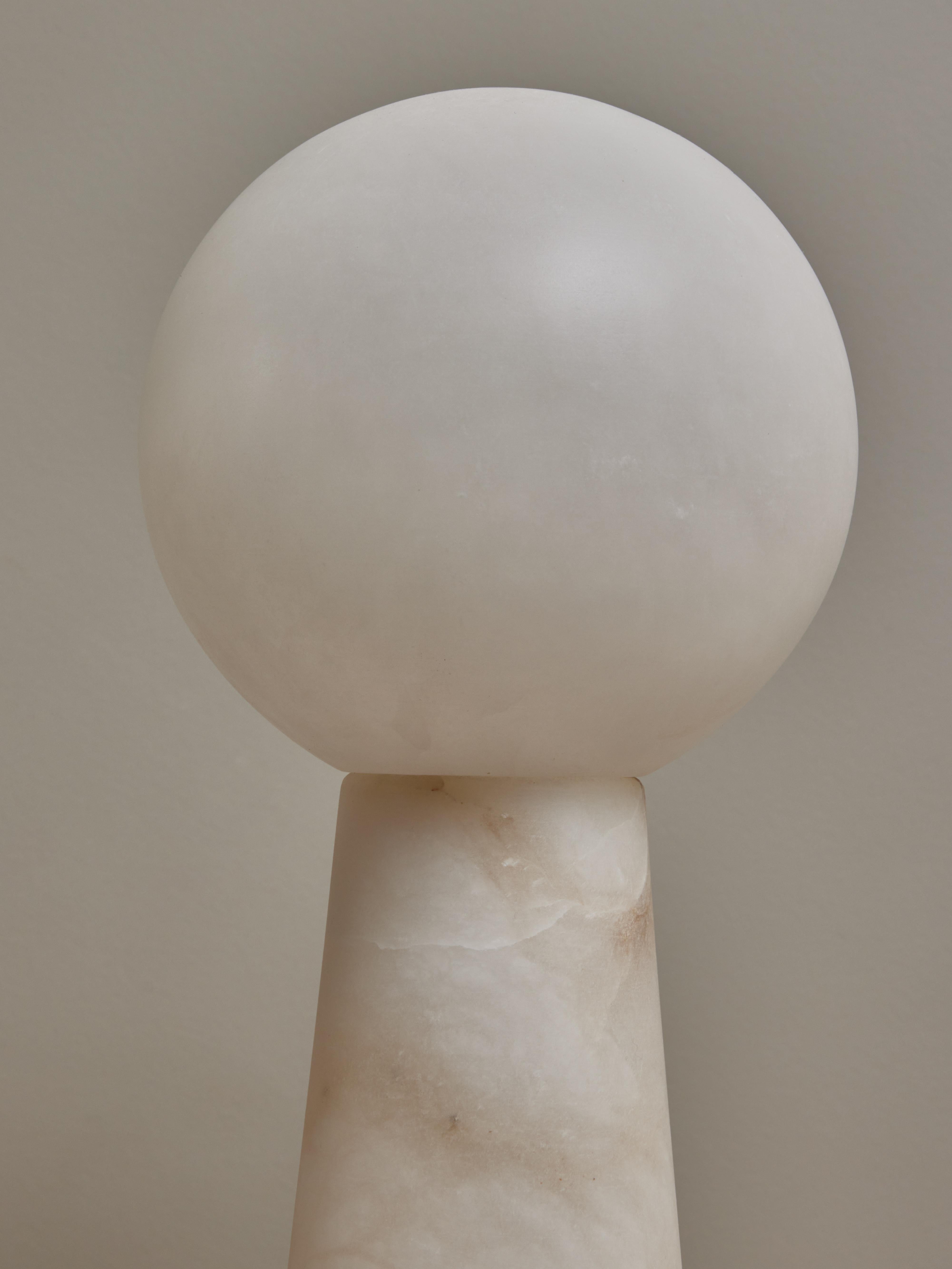 Pair of Large Alabaster Conical Table Lamps with Globes In Good Condition For Sale In Saint-Ouen, IDF